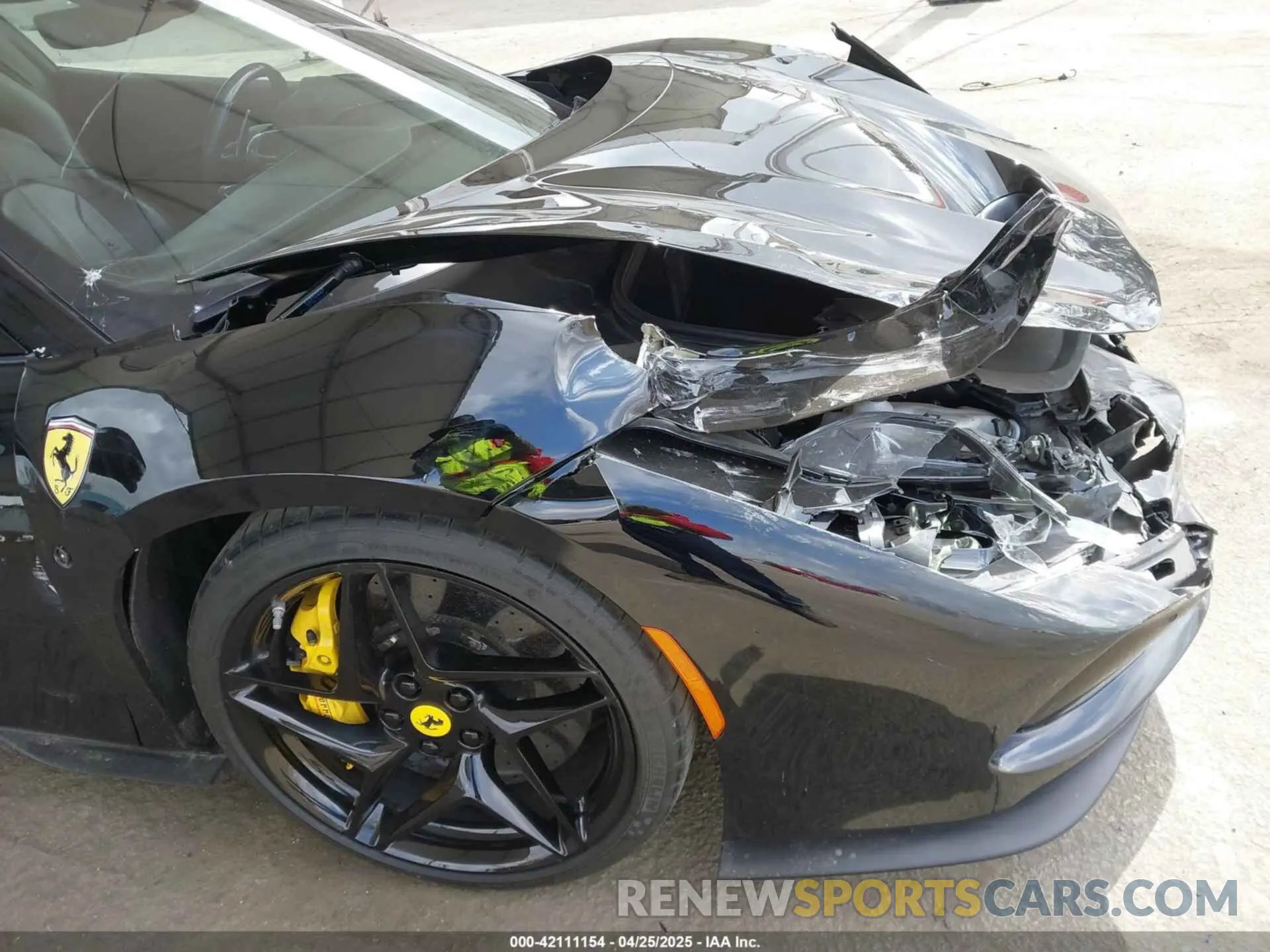 18 Photograph of a damaged car ZFF93LMA4N0277116 FERRARI F8 SPIDER 2022