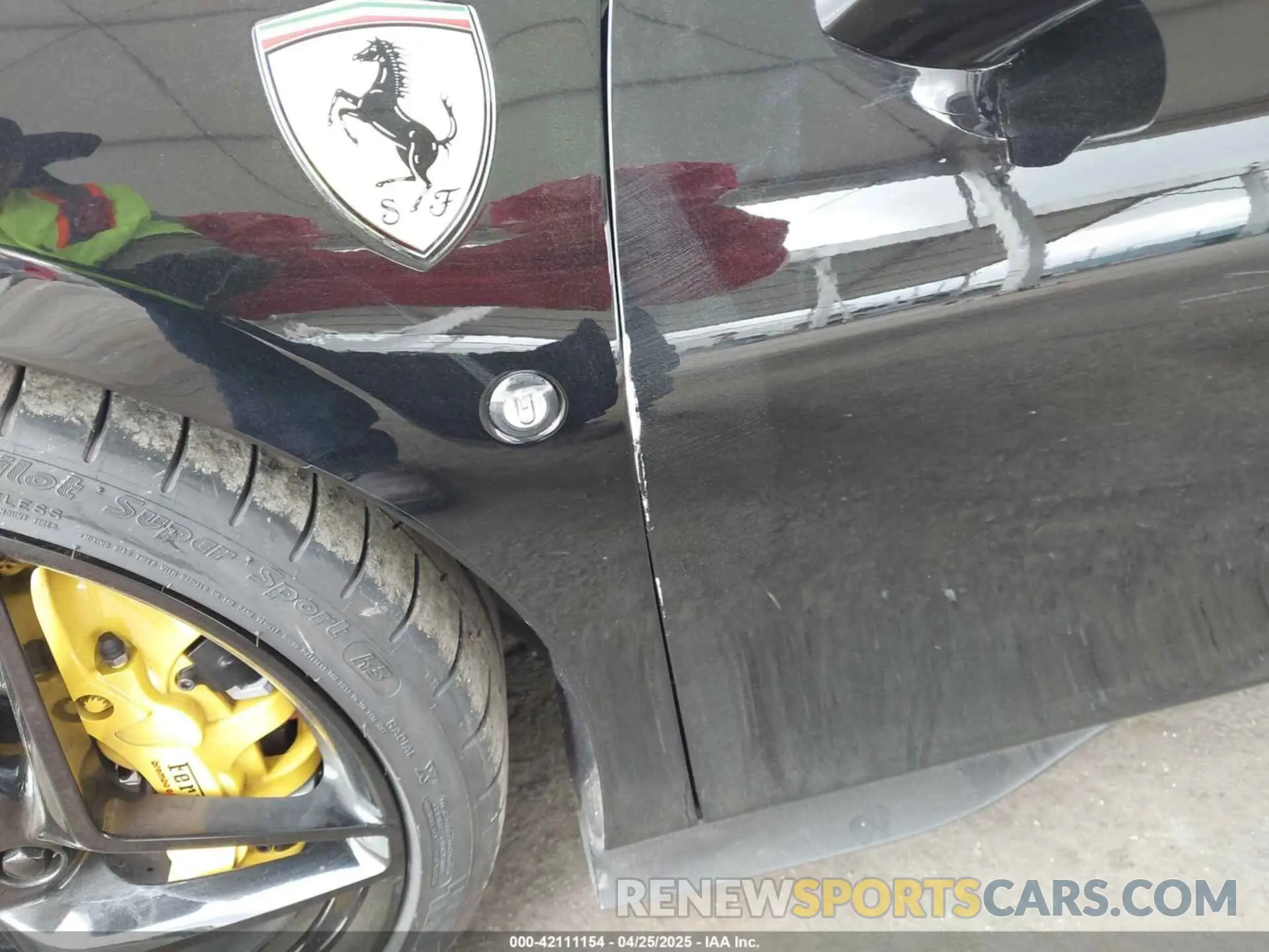 20 Photograph of a damaged car ZFF93LMA4N0277116 FERRARI F8 SPIDER 2022