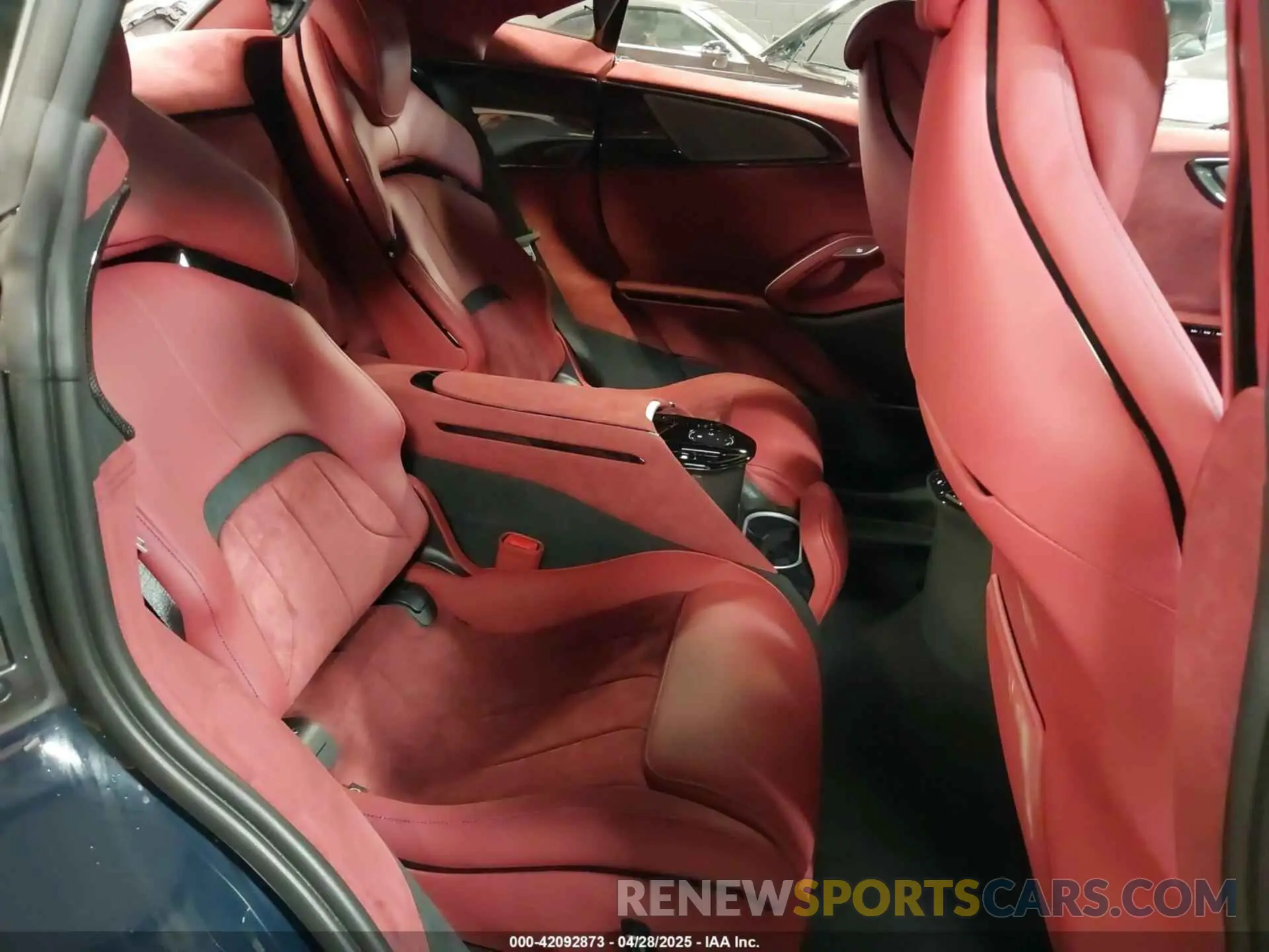 8 Фотография поврежденного автомобиля ZSG06VTA0R0305013 FERRARI PUROSANGUE 2024