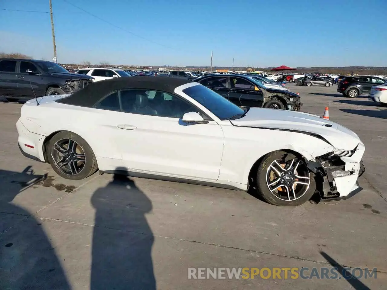 4 Фотография поврежденного автомобиля 1FATP8UH0K5104233 FORD ALL Models 2019