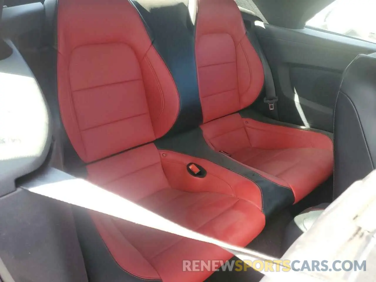 10 Photograph of a damaged car 1FATP8UH3K5200969 FORD ALL Models 2019
