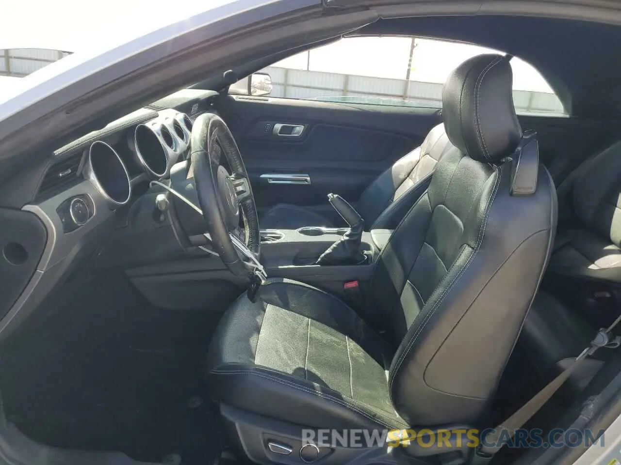 7 Photograph of a damaged car 1FATP8UH7K5151548 FORD ALL Models 2019