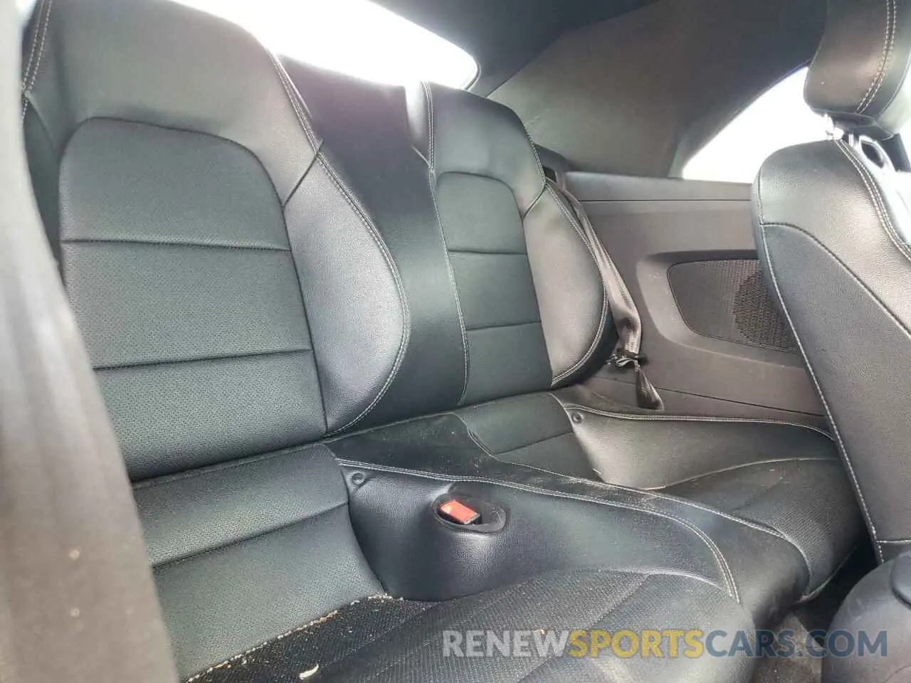 10 Photograph of a damaged car 1FATP8UH8K5158573 FORD ALL Models 2019