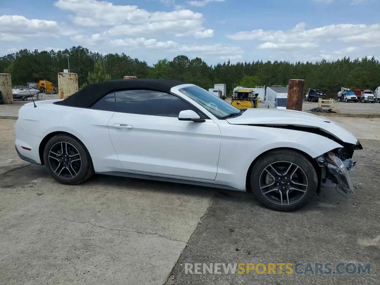 4 Photograph of a damaged car 1FATP8UH8K5158573 FORD ALL Models 2019