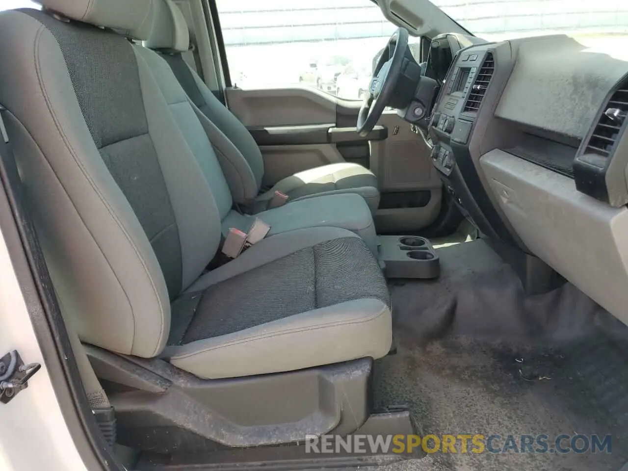 10 Photograph of a damaged car 1FTMF1CP3KKF28072 FORD All Models 2019