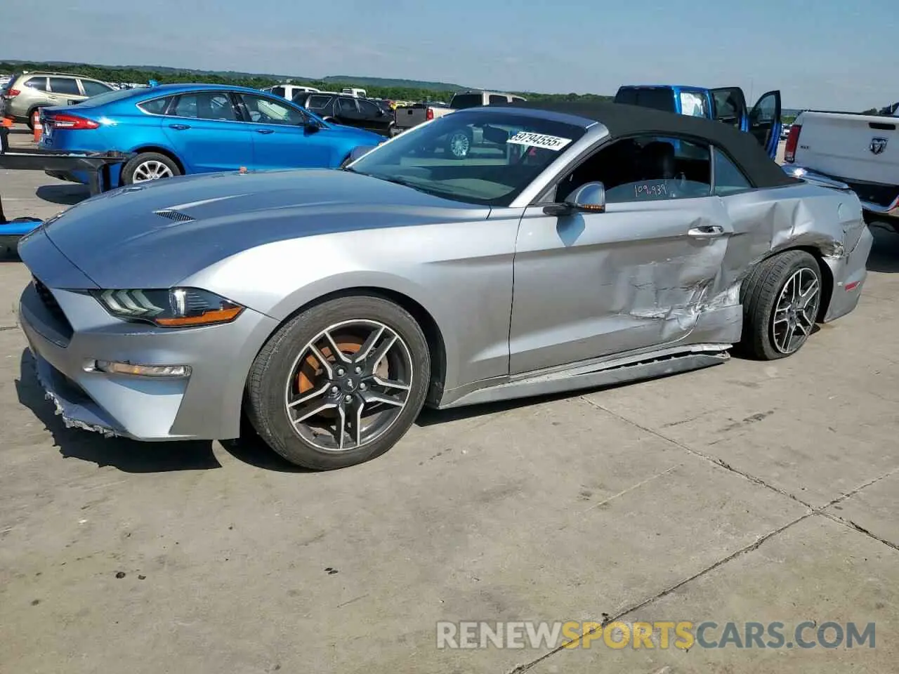 1 Photograph of a damaged car 1FATP8UH2L5113078 FORD ALL Models 2020