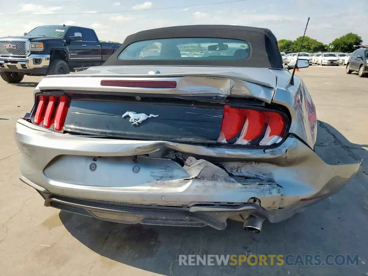 6 Photograph of a damaged car 1FATP8UH2L5113078 FORD ALL Models 2020