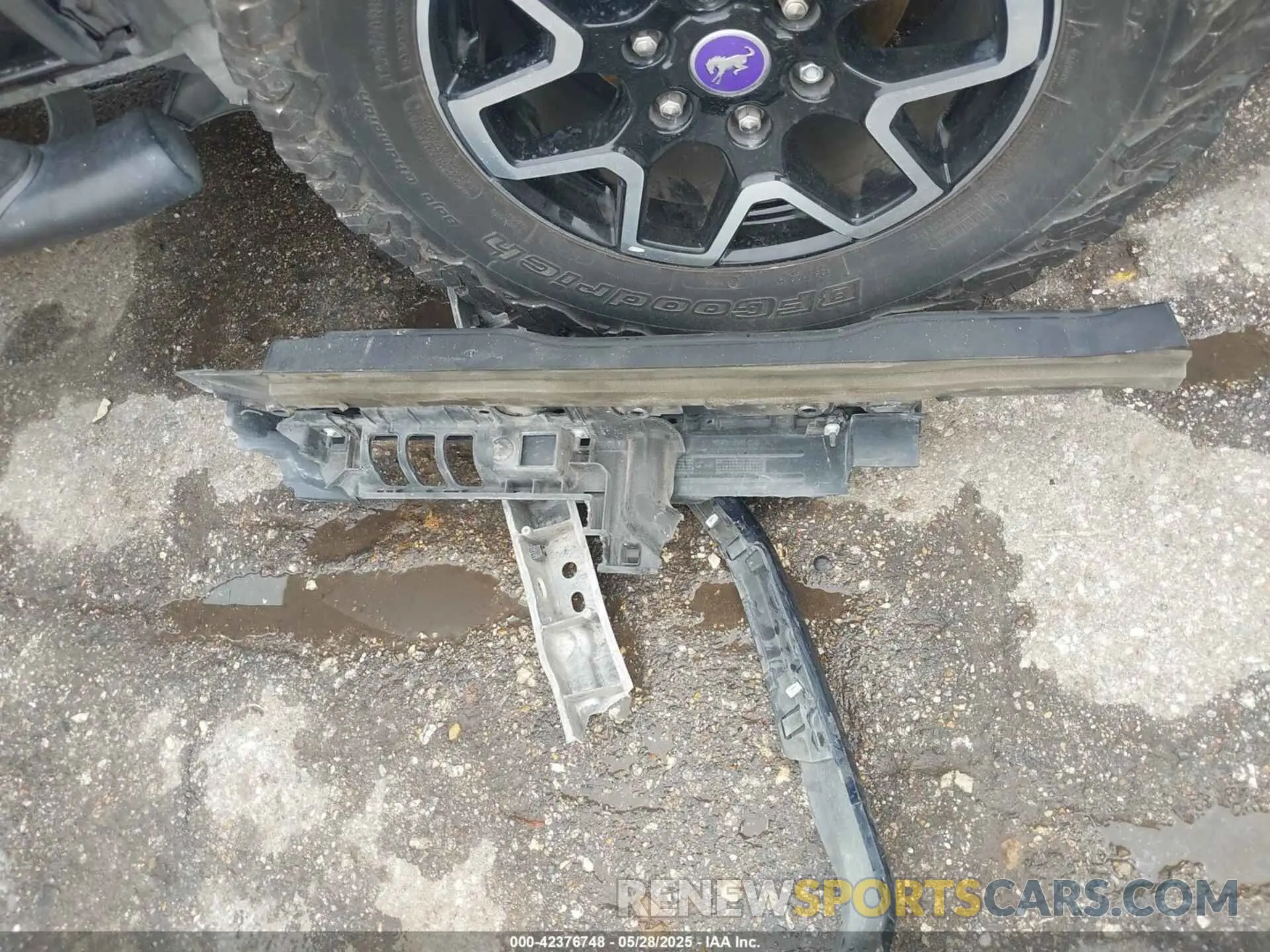 12 Photograph of a damaged car 1FMDE5BH2MLA85541 FORD BRONCO 2021