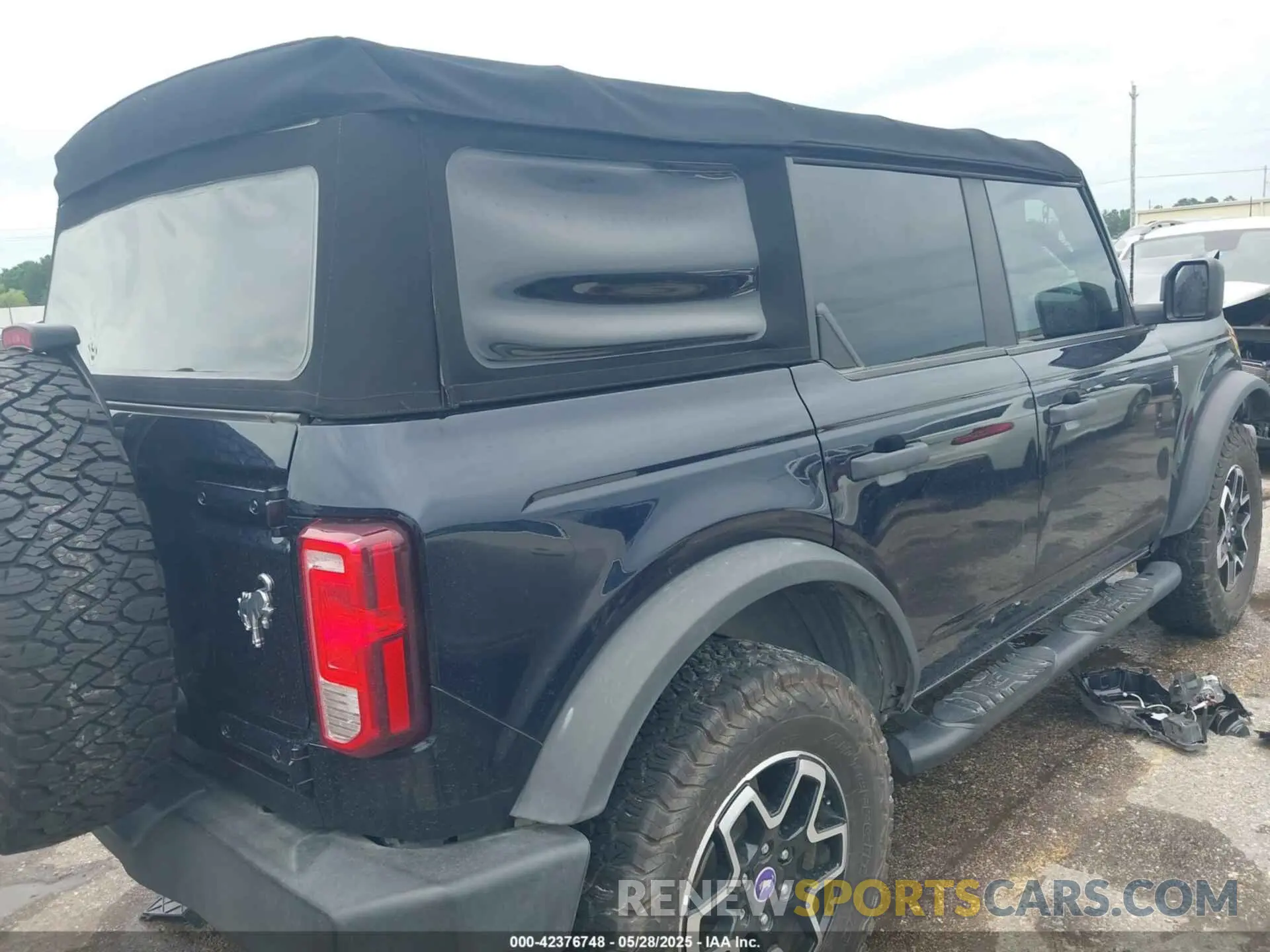 4 Photograph of a damaged car 1FMDE5BH2MLA85541 FORD BRONCO 2021