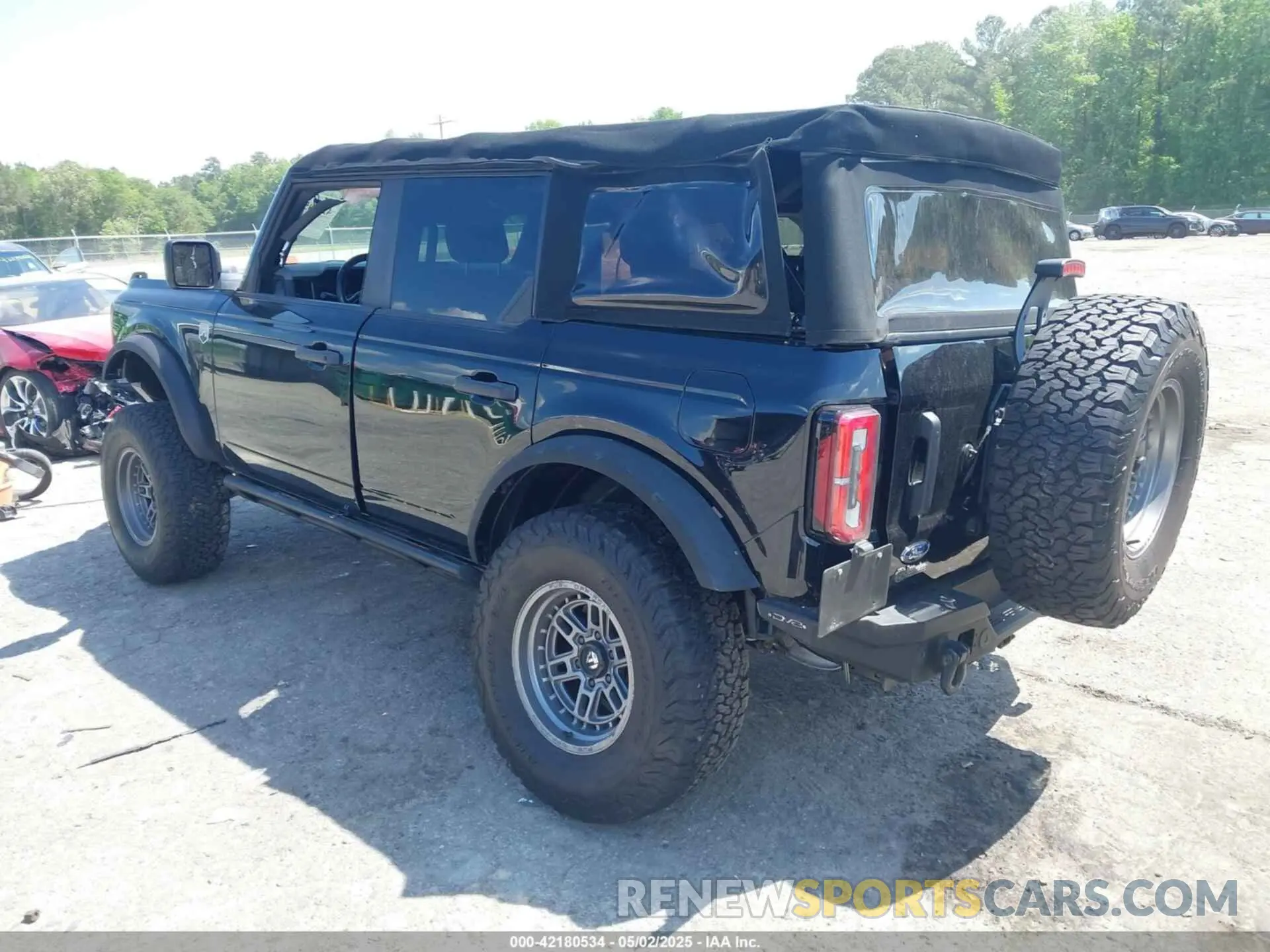 3 Photograph of a damaged car 1FMDE5BH2MLB03794 FORD BRONCO 2021