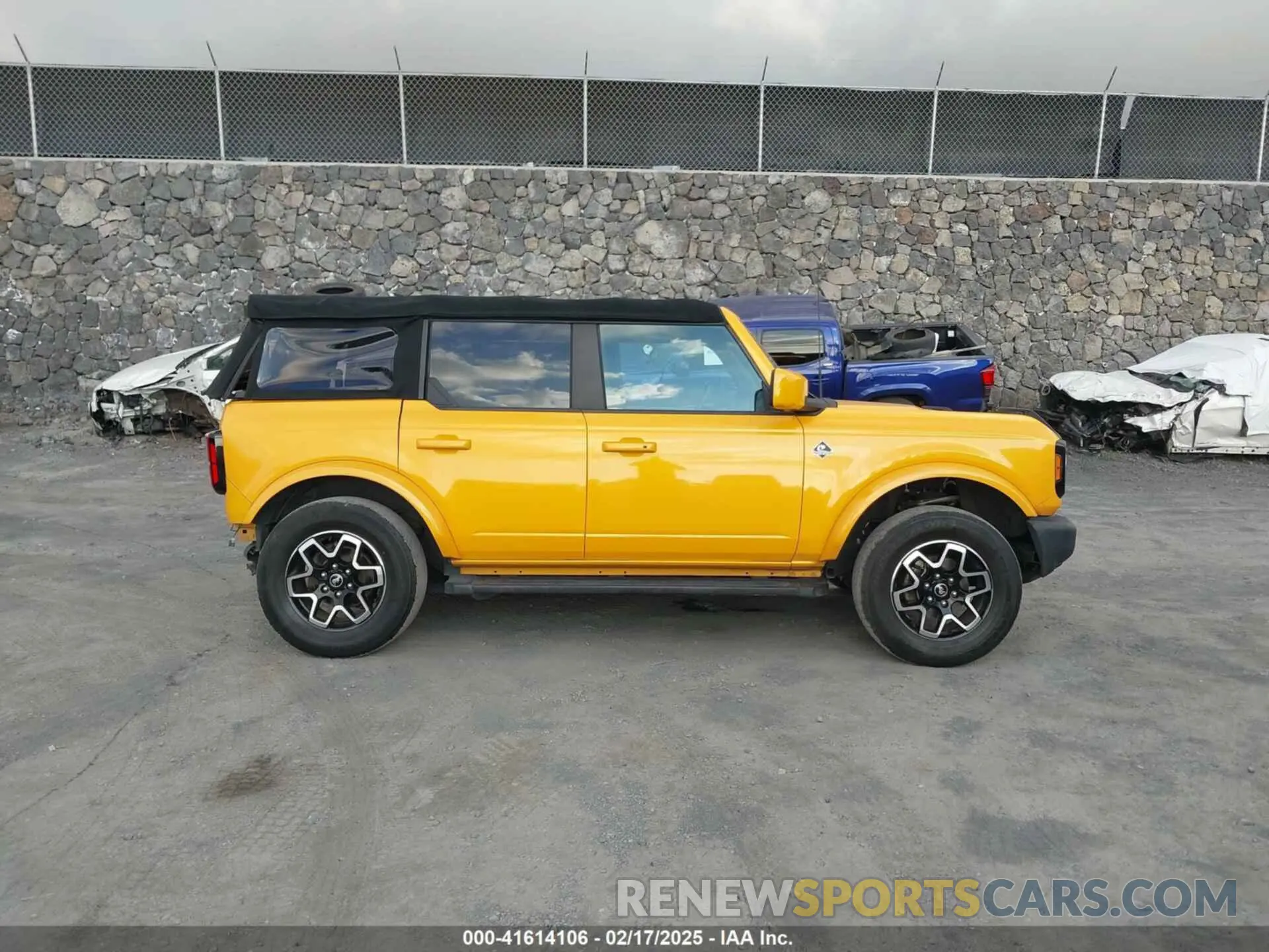 14 Photograph of a damaged car 1FMDE5BH4MLA60883 FORD BRONCO 2021