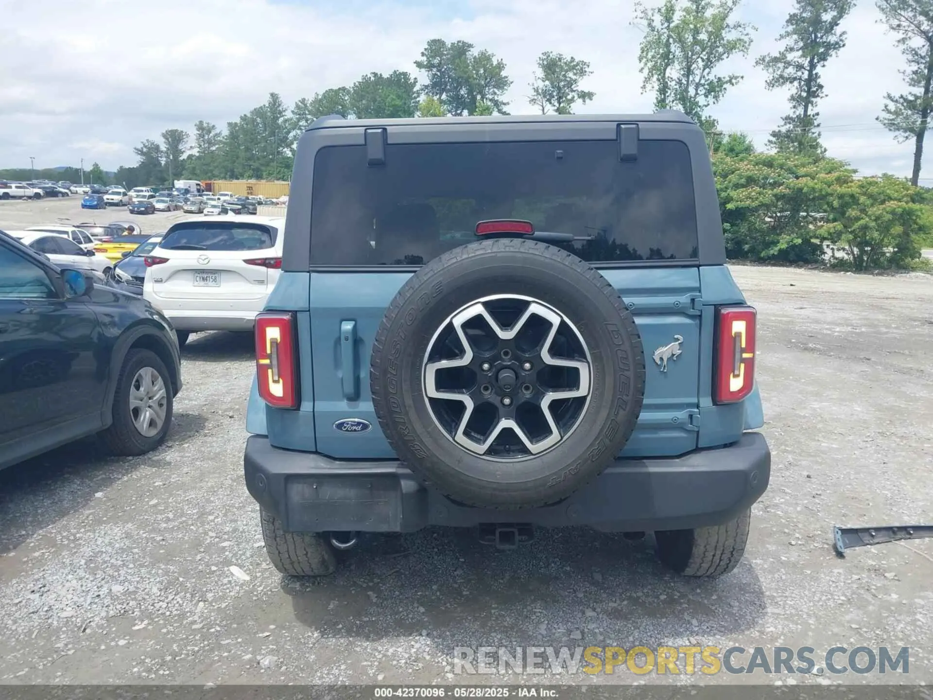 17 Photograph of a damaged car 1FMDE5CH5MLA60759 FORD BRONCO 2021