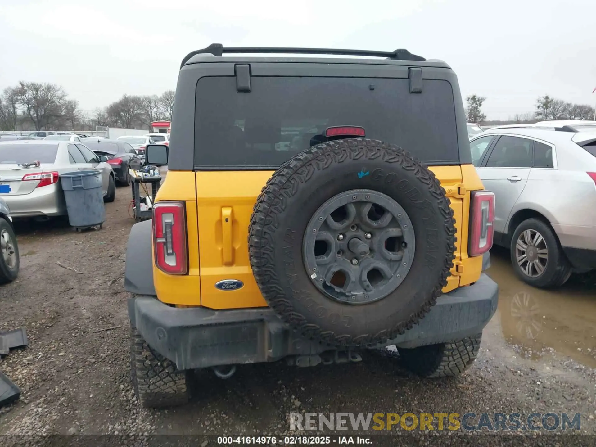 17 Photograph of a damaged car 1FMDE5CP8MLB05023 FORD BRONCO 2021