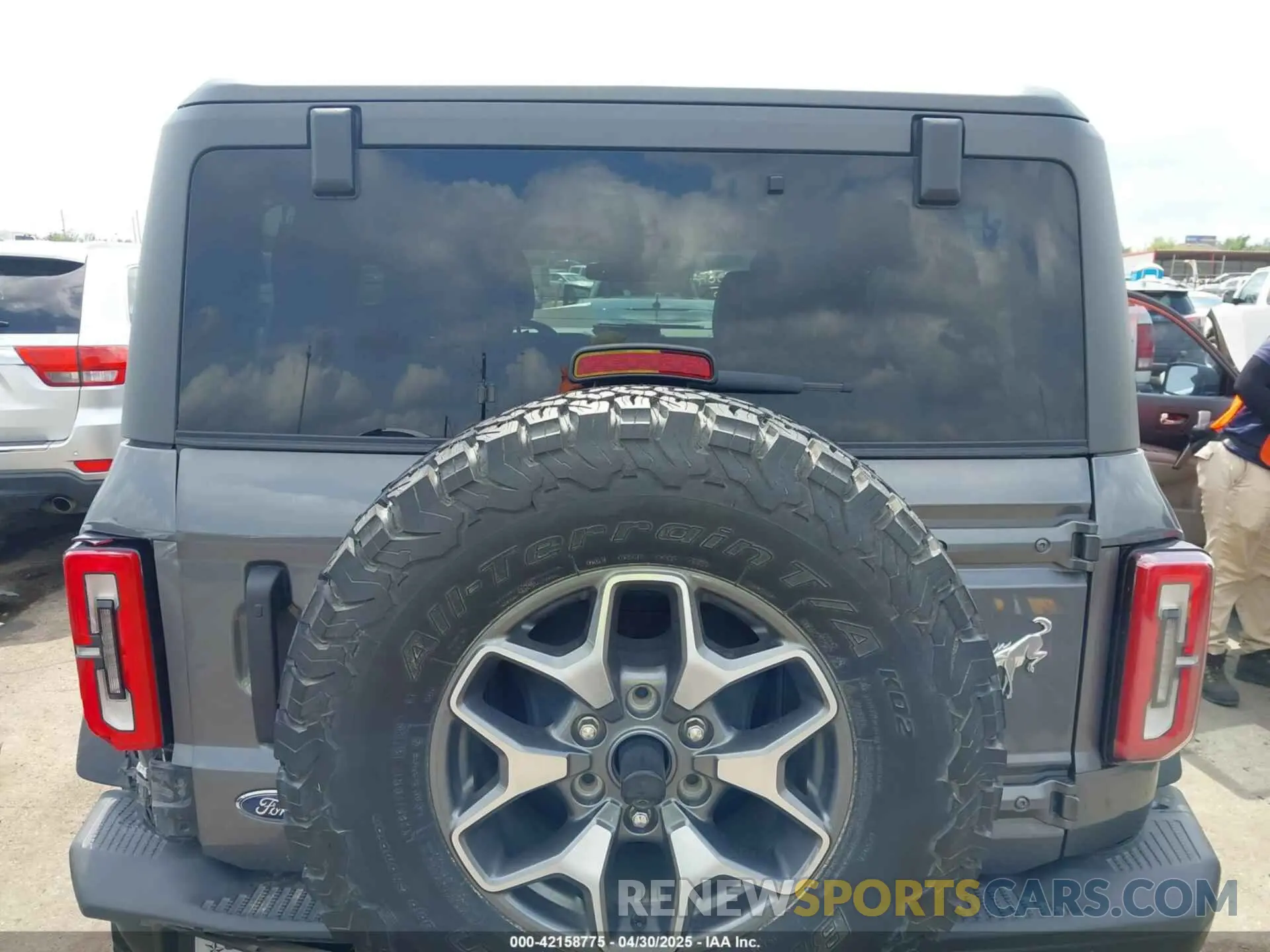 15 Photograph of a damaged car 1FMEE5DP3MLB06714 FORD BRONCO 2021