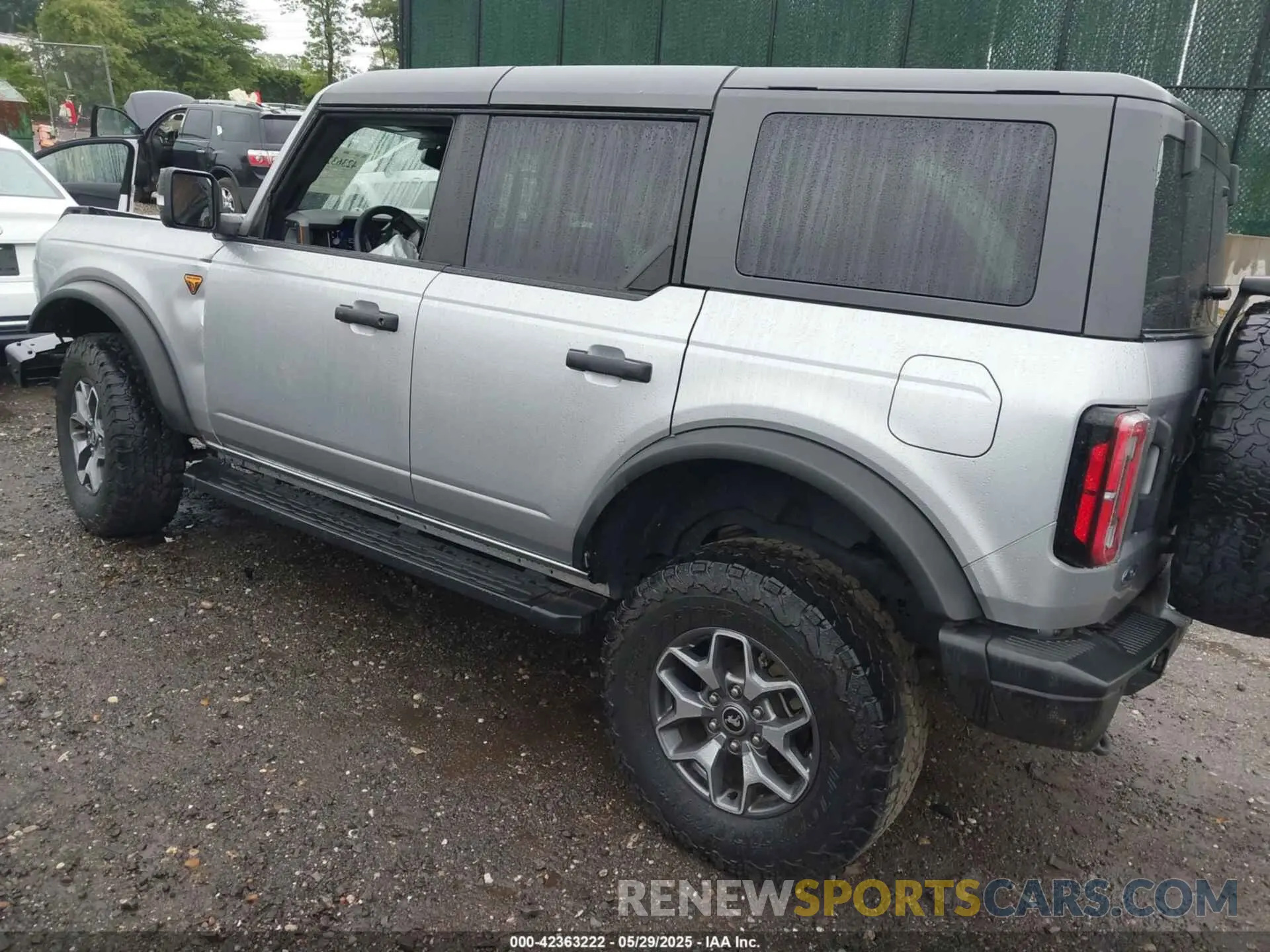 3 Photograph of a damaged car 1FMEE5DP7MLA78805 FORD BRONCO 2021