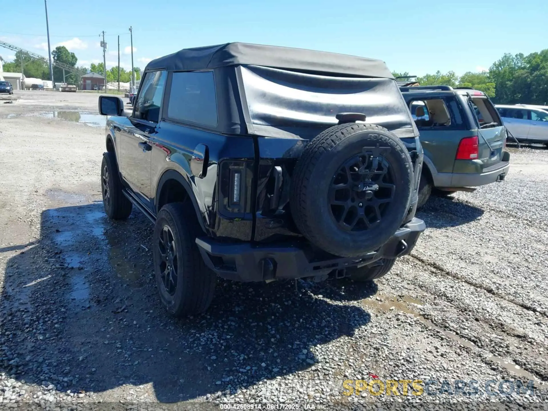 3 Photograph of a damaged car 1FMDE5AP1NLB45867 FORD BRONCO 2022