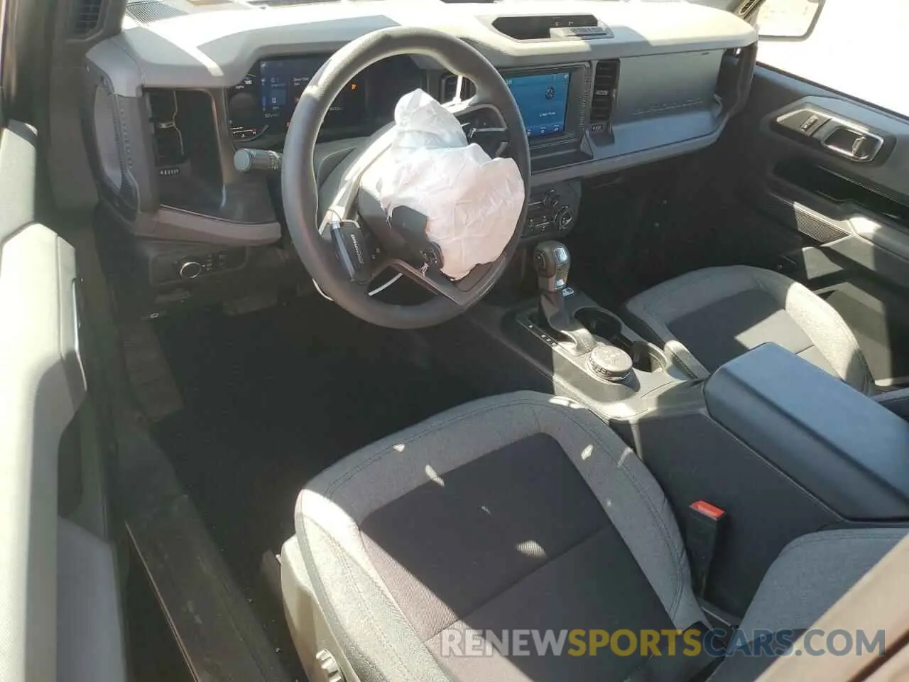 8 Photograph of a damaged car 1FMDE5AP5NLB09955 FORD BRONCO 2022