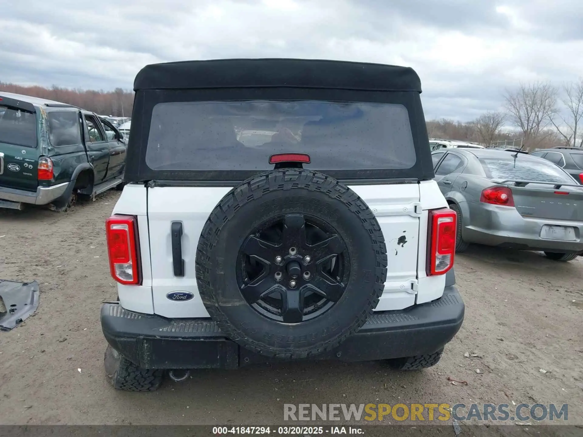 15 Photograph of a damaged car 1FMDE5BH2NLB90209 FORD BRONCO 2022