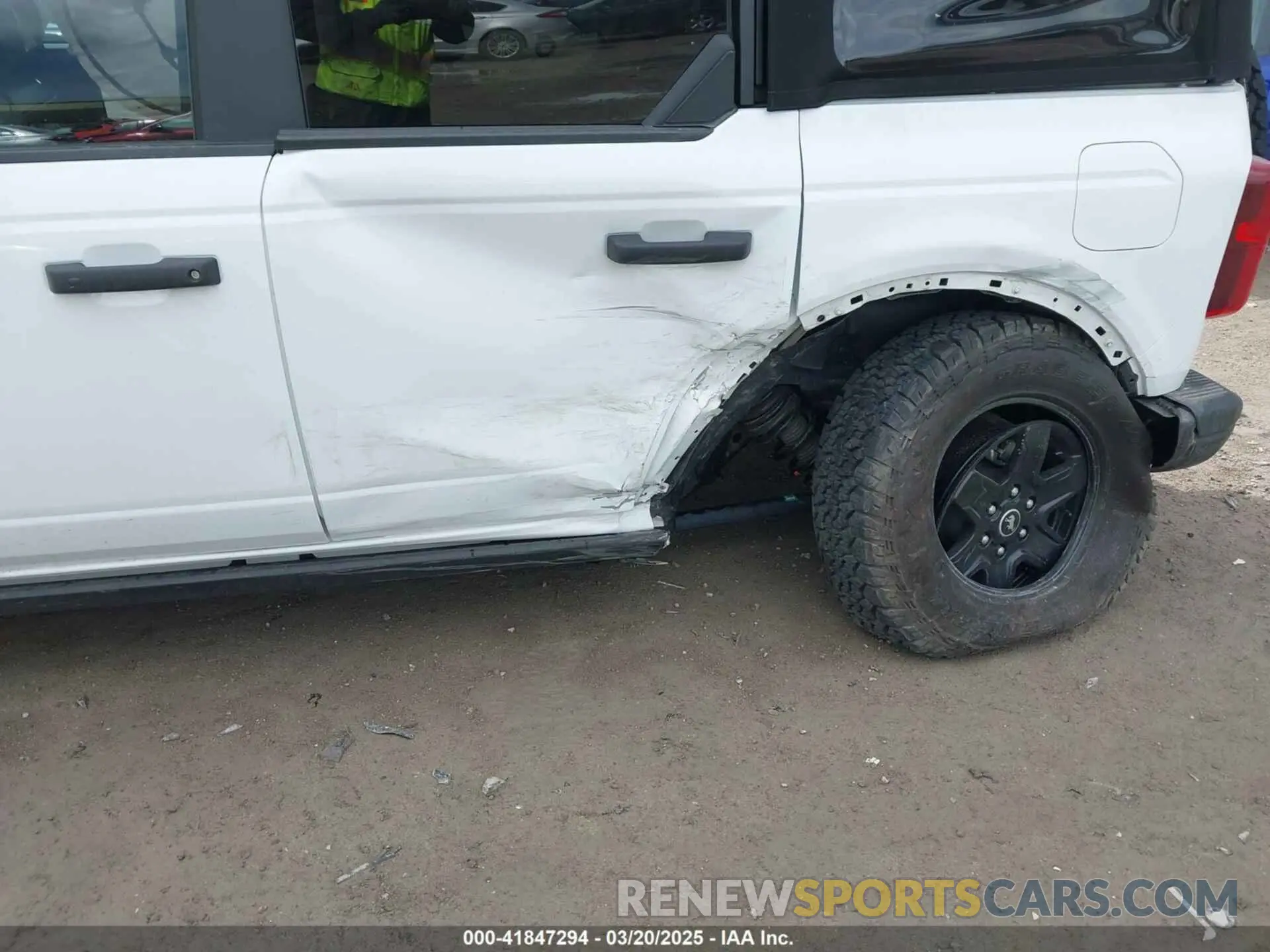 6 Photograph of a damaged car 1FMDE5BH2NLB90209 FORD BRONCO 2022