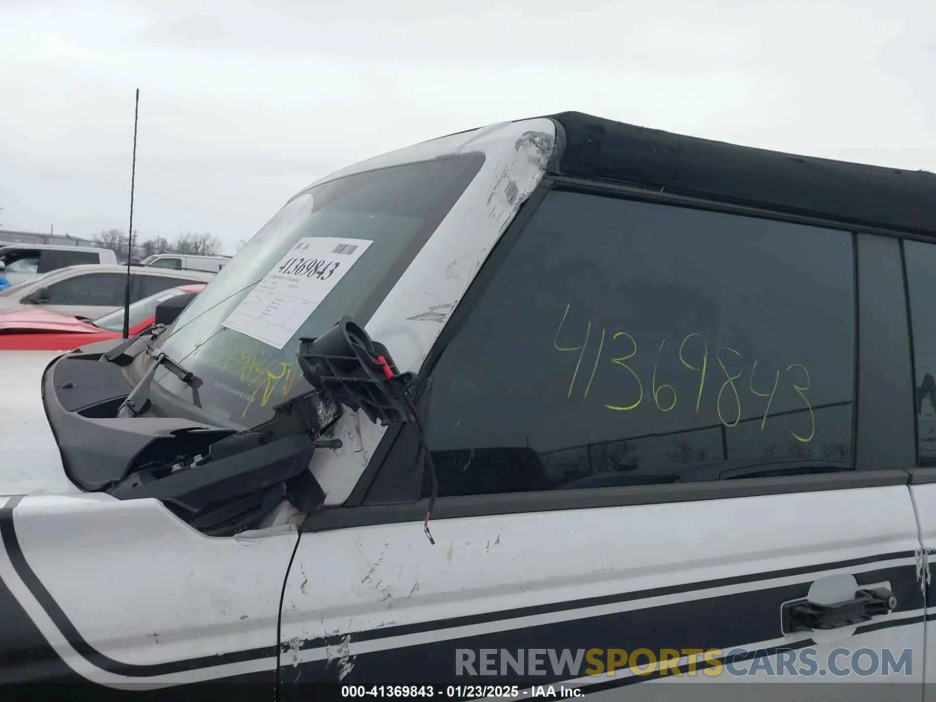 17 Photograph of a damaged car 1FMDE5BH6NLB13987 FORD BRONCO 2022
