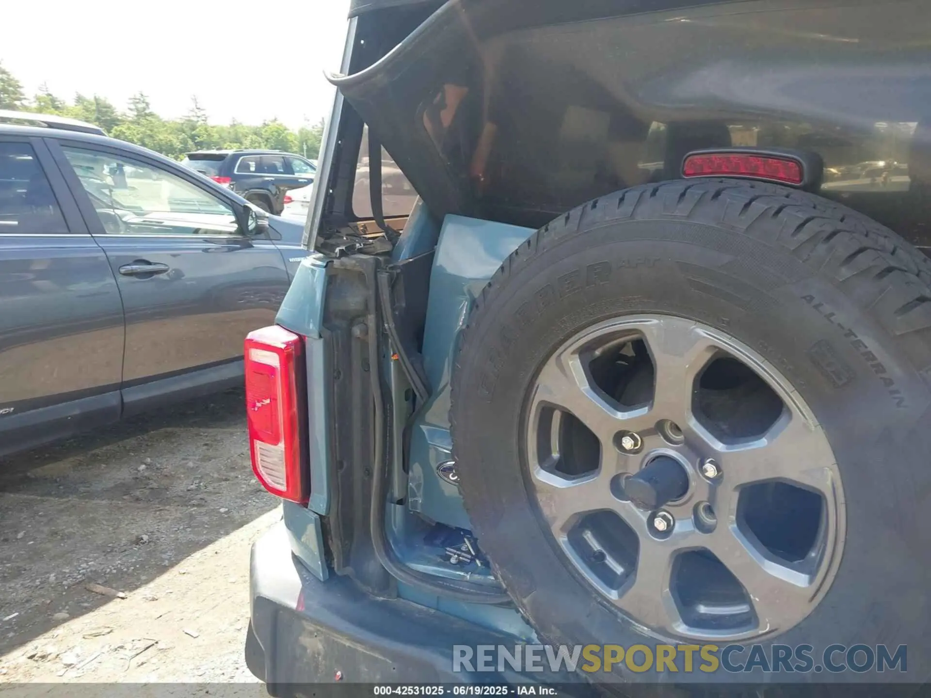 17 Photograph of a damaged car 1FMDE5BH9NLA86879 FORD BRONCO 2022