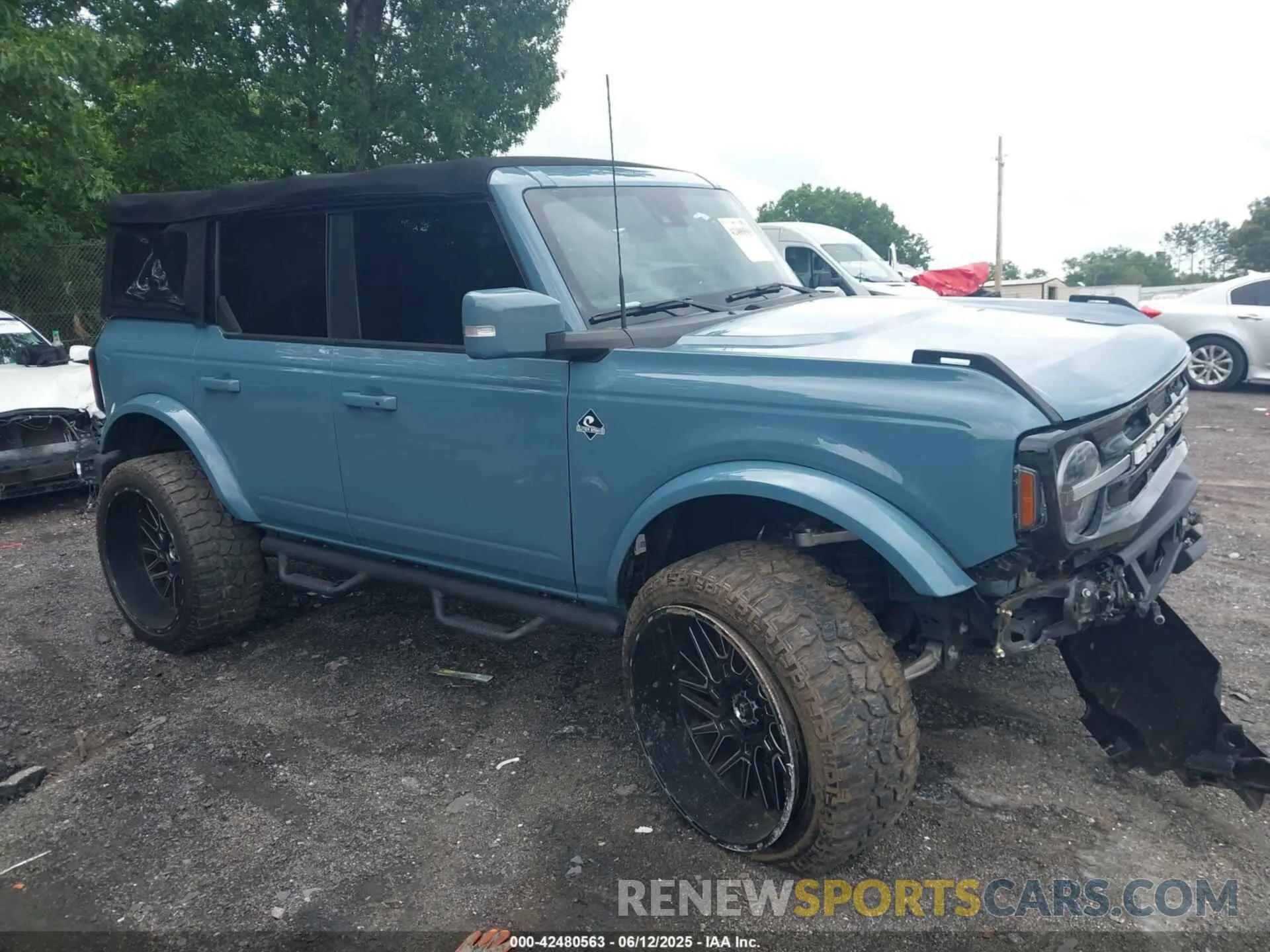 12 Photograph of a damaged car 1FMDE5BH9NLB11487 FORD BRONCO 2022