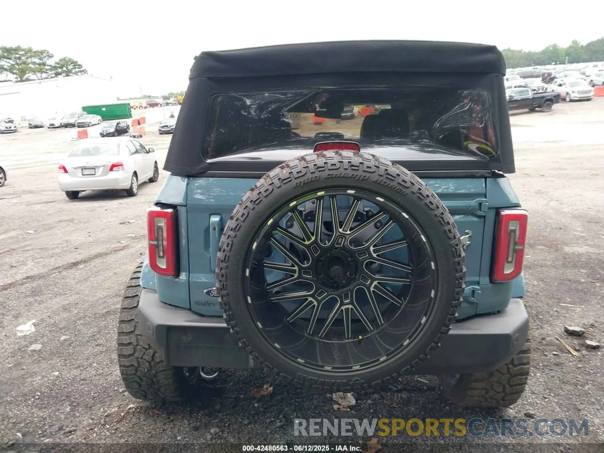 15 Photograph of a damaged car 1FMDE5BH9NLB11487 FORD BRONCO 2022