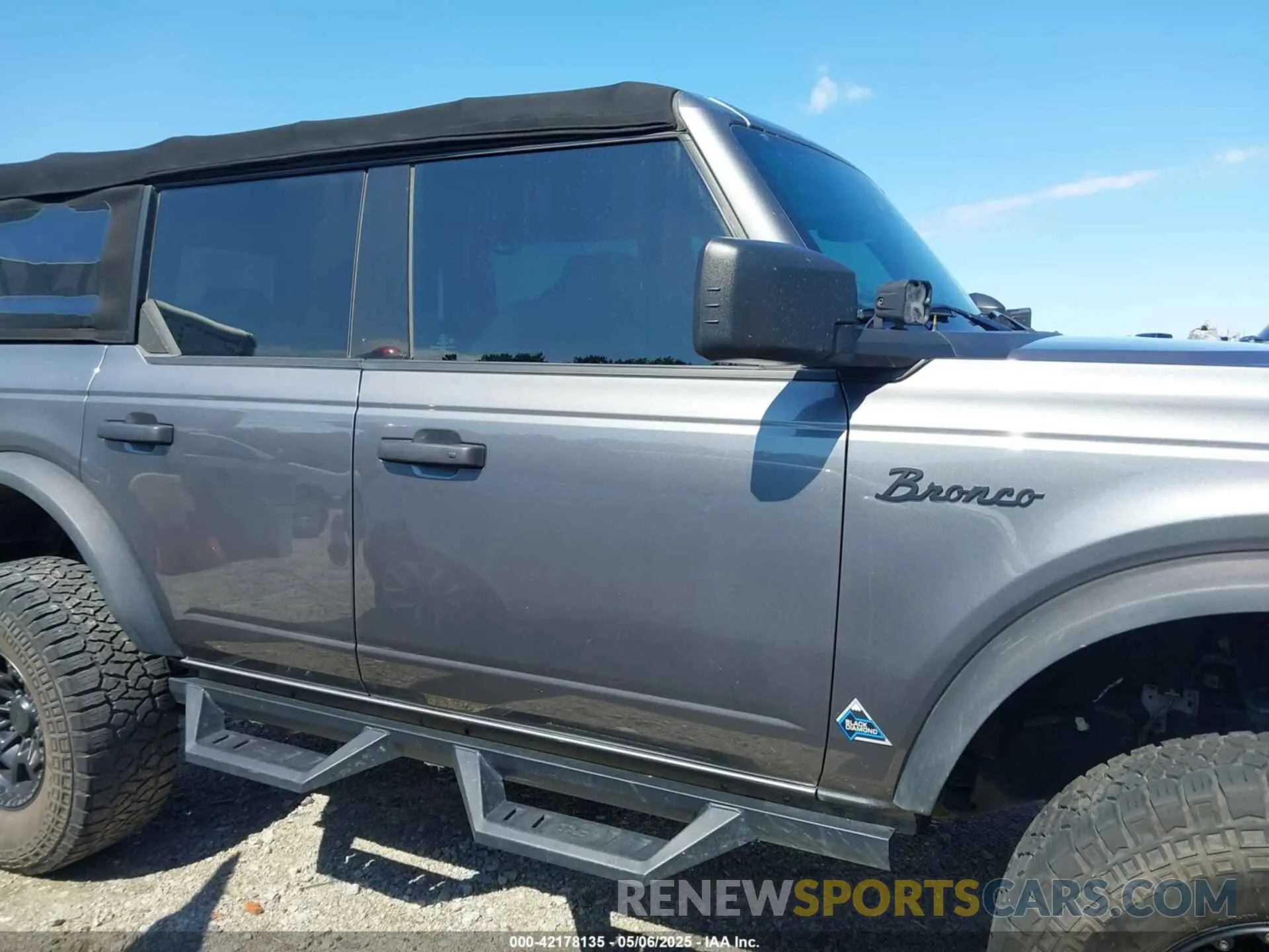 13 Photograph of a damaged car 1FMDE5BH9NLB87372 FORD BRONCO 2022
