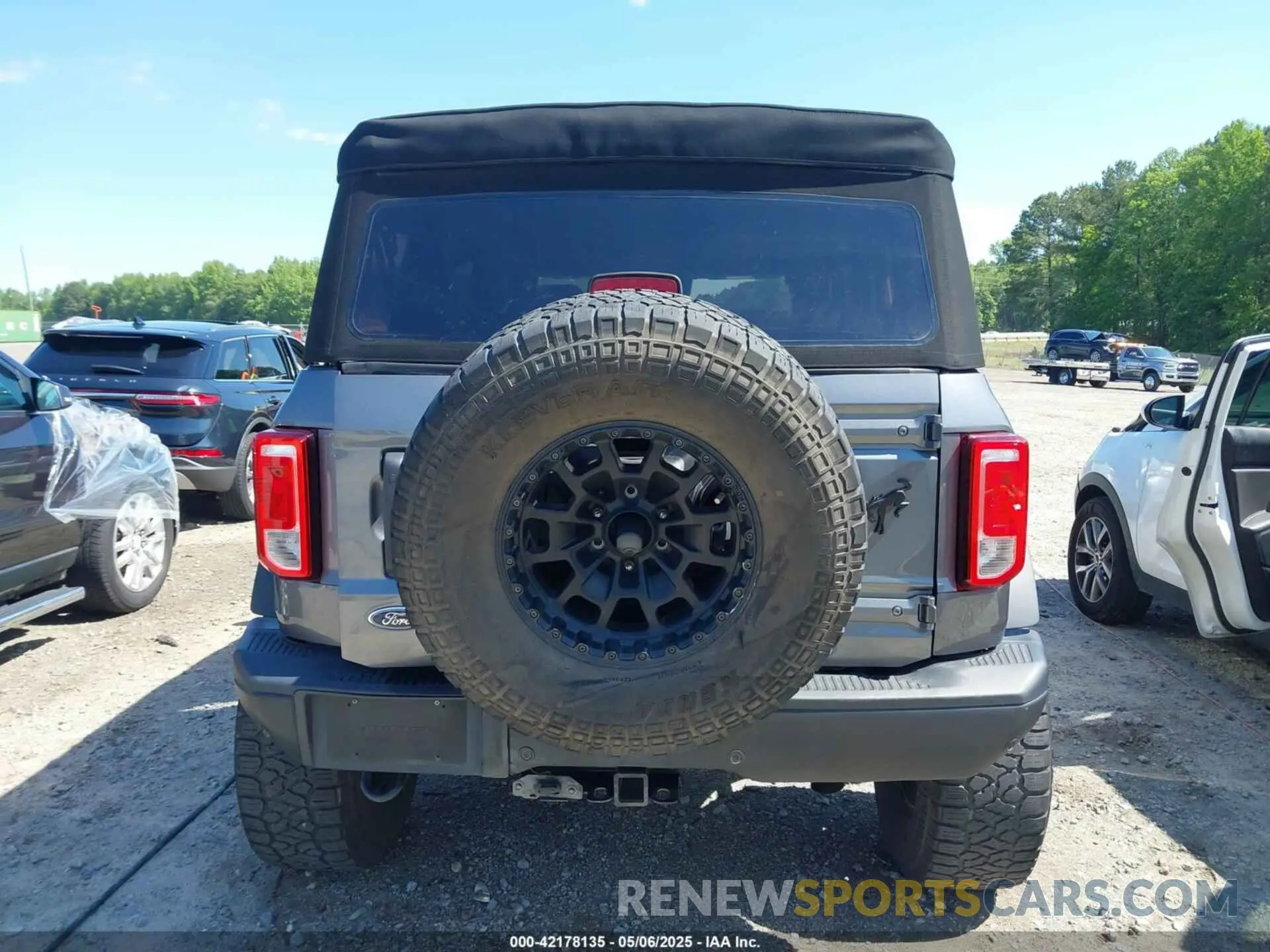 16 Photograph of a damaged car 1FMDE5BH9NLB87372 FORD BRONCO 2022