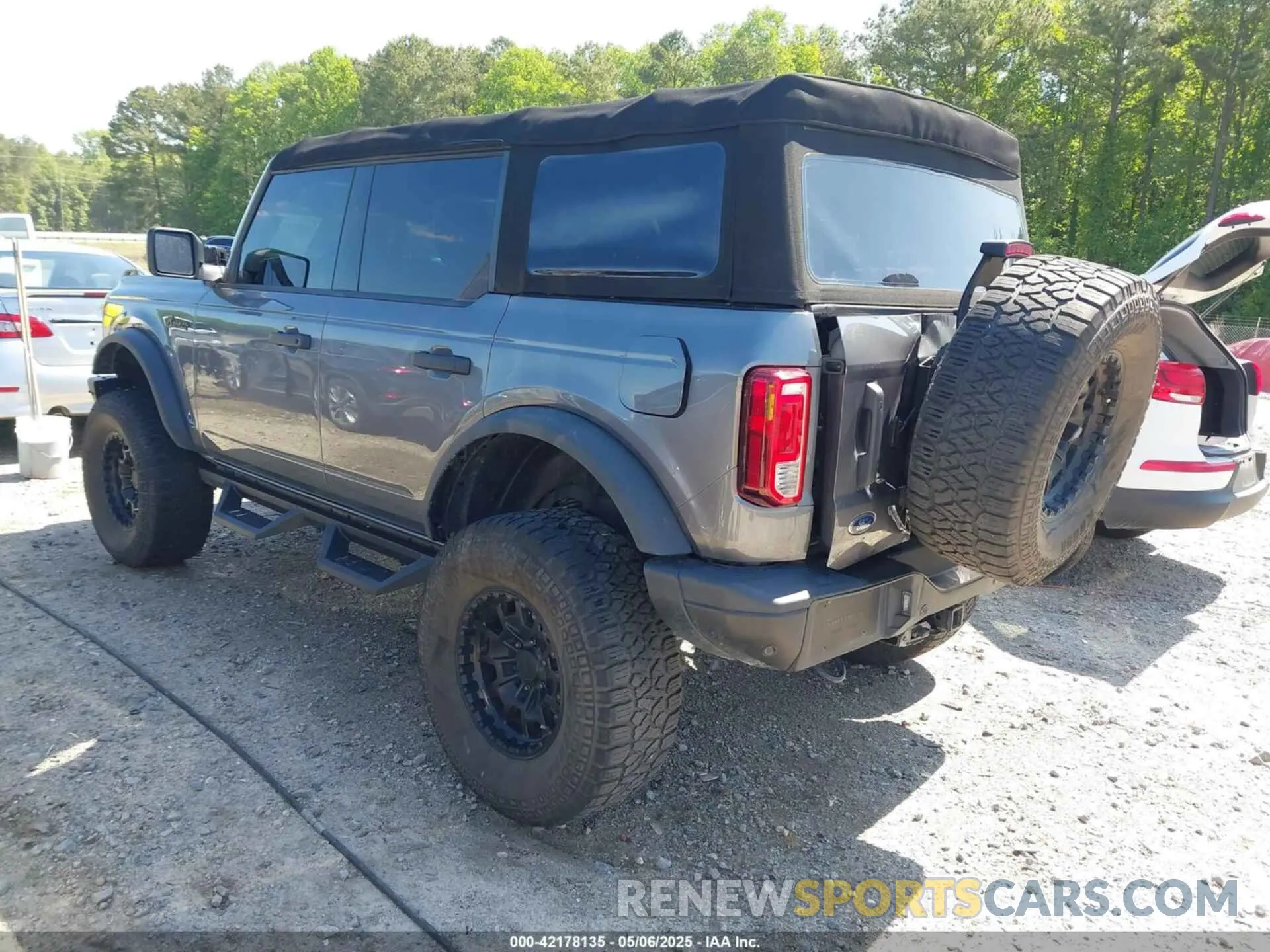 3 Photograph of a damaged car 1FMDE5BH9NLB87372 FORD BRONCO 2022