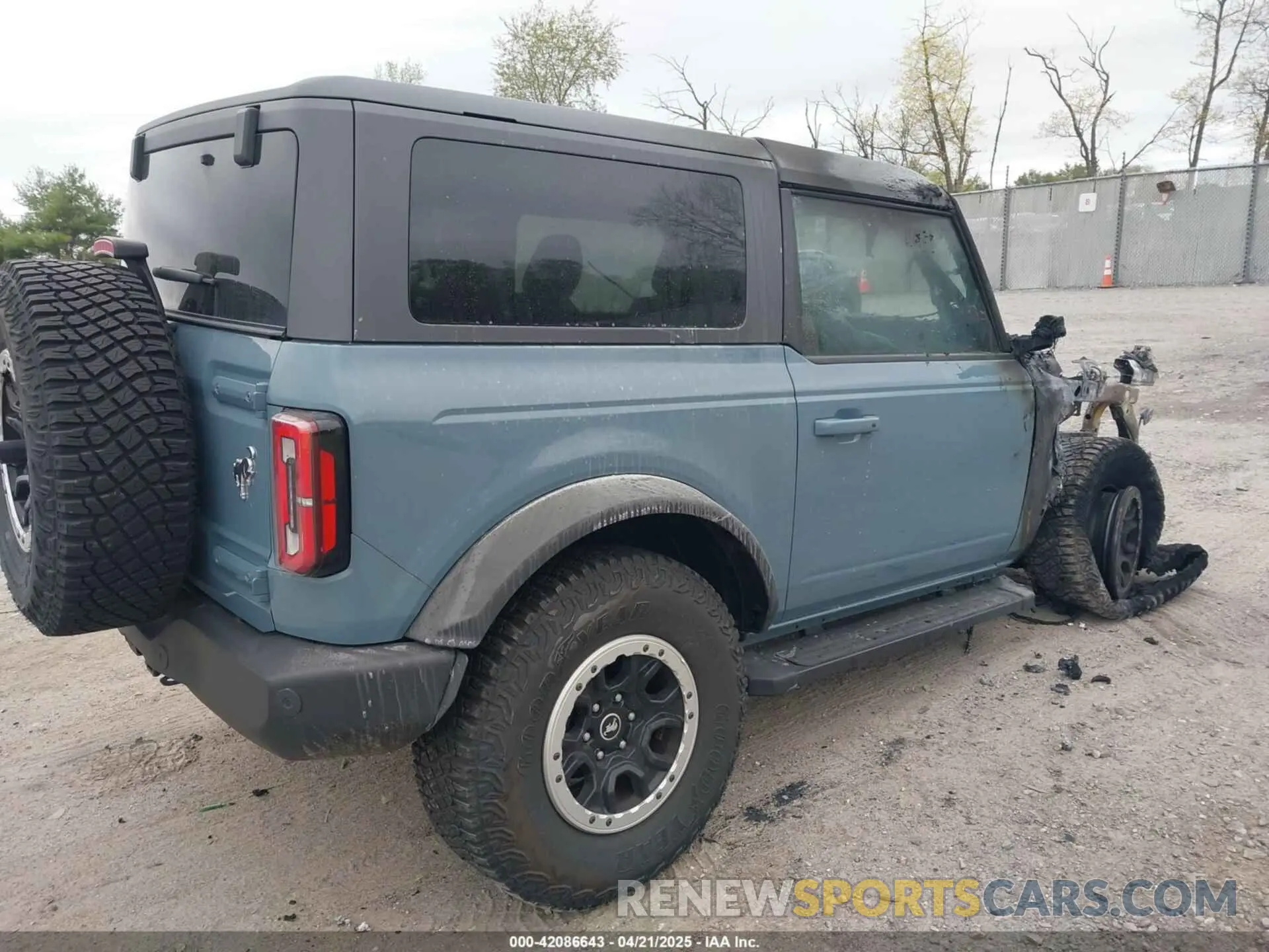 4 Photograph of a damaged car 1FMDE5CP4NLB66712 FORD BRONCO 2022