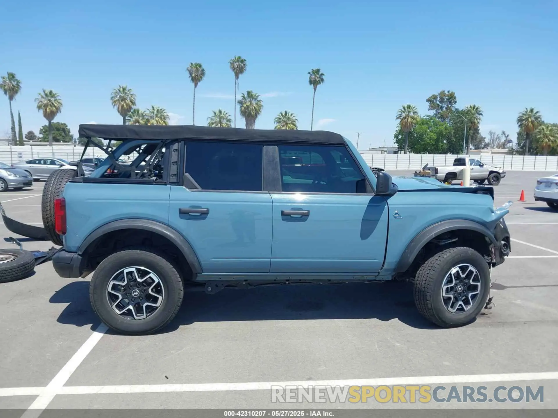 14 Photograph of a damaged car 1FMEE5DH2NLB88185 FORD BRONCO 2022