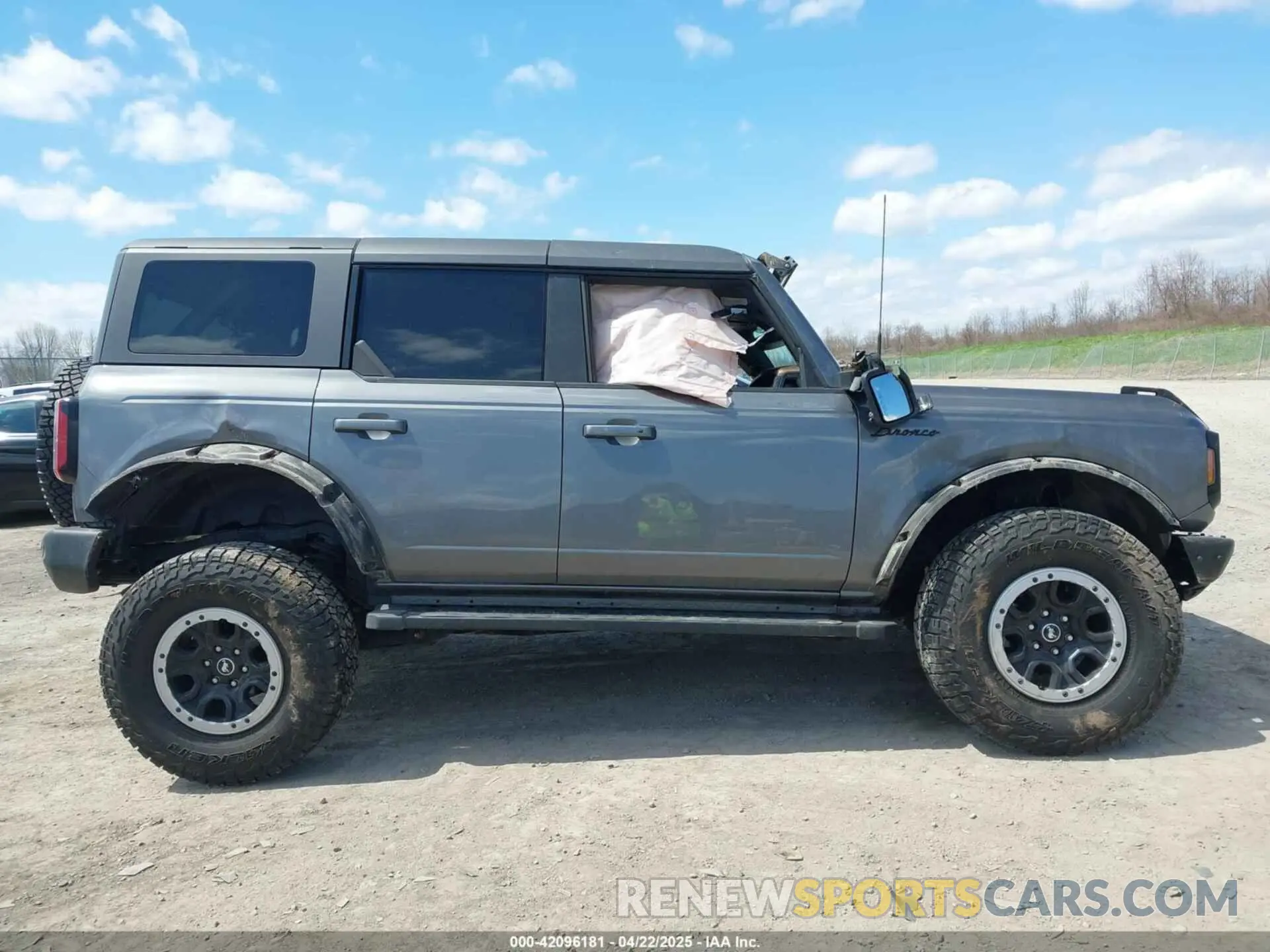 13 Фотография поврежденного автомобиля 1FMEE5DP3NLB03118 FORD BRONCO 2022