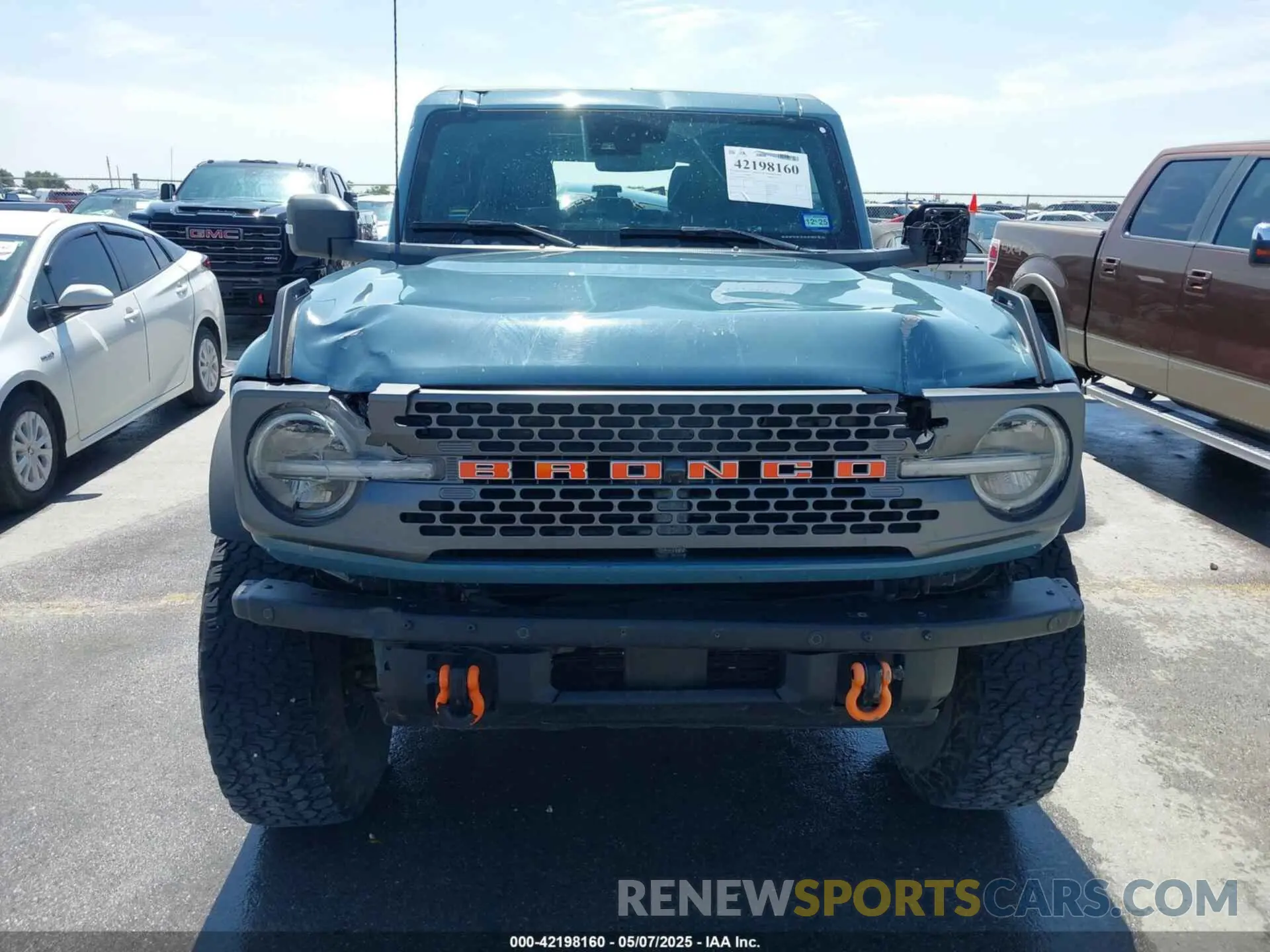 12 Photograph of a damaged car 1FMEE5DP5NLA90680 FORD BRONCO 2022