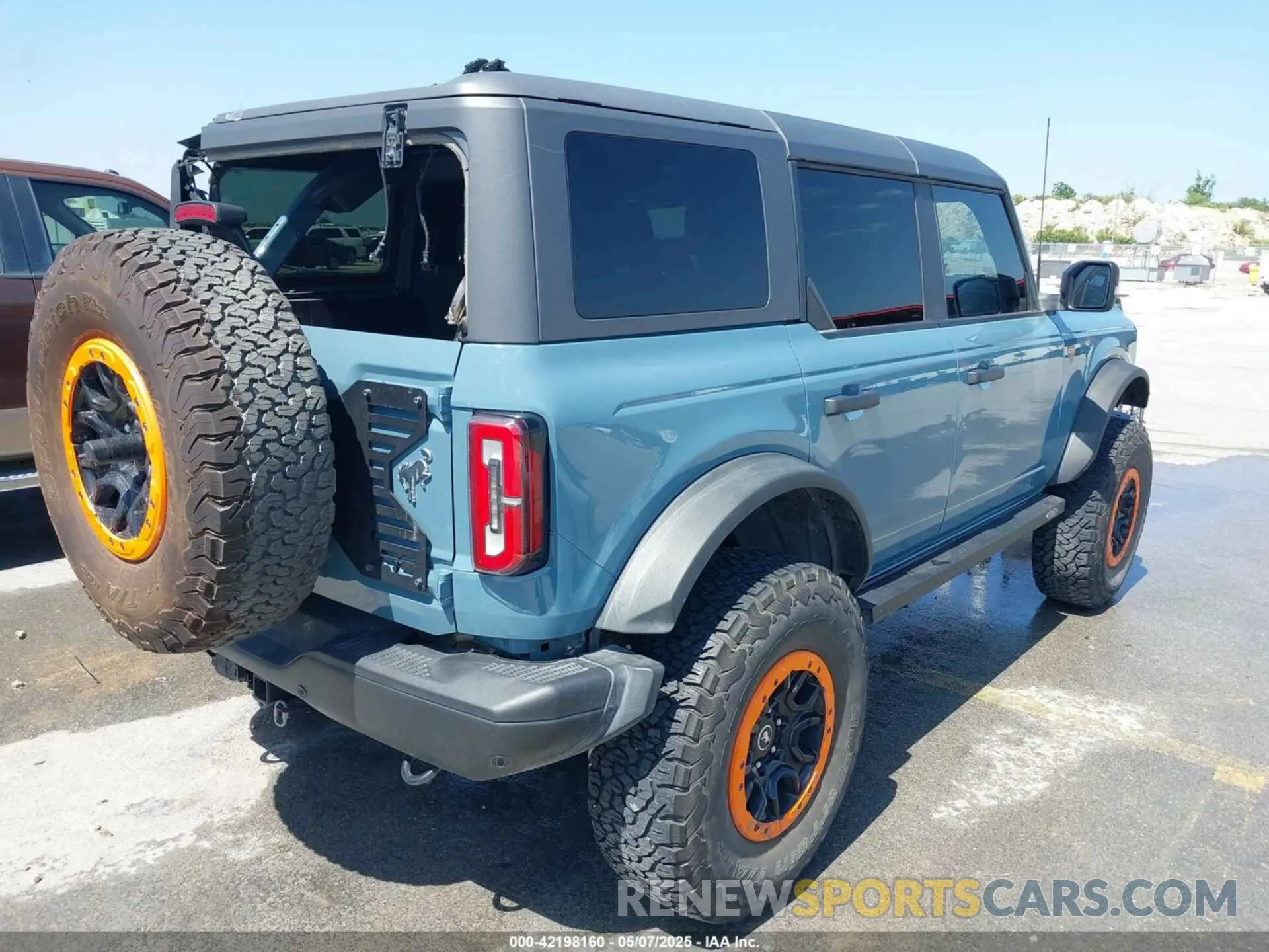 4 Photograph of a damaged car 1FMEE5DP5NLA90680 FORD BRONCO 2022