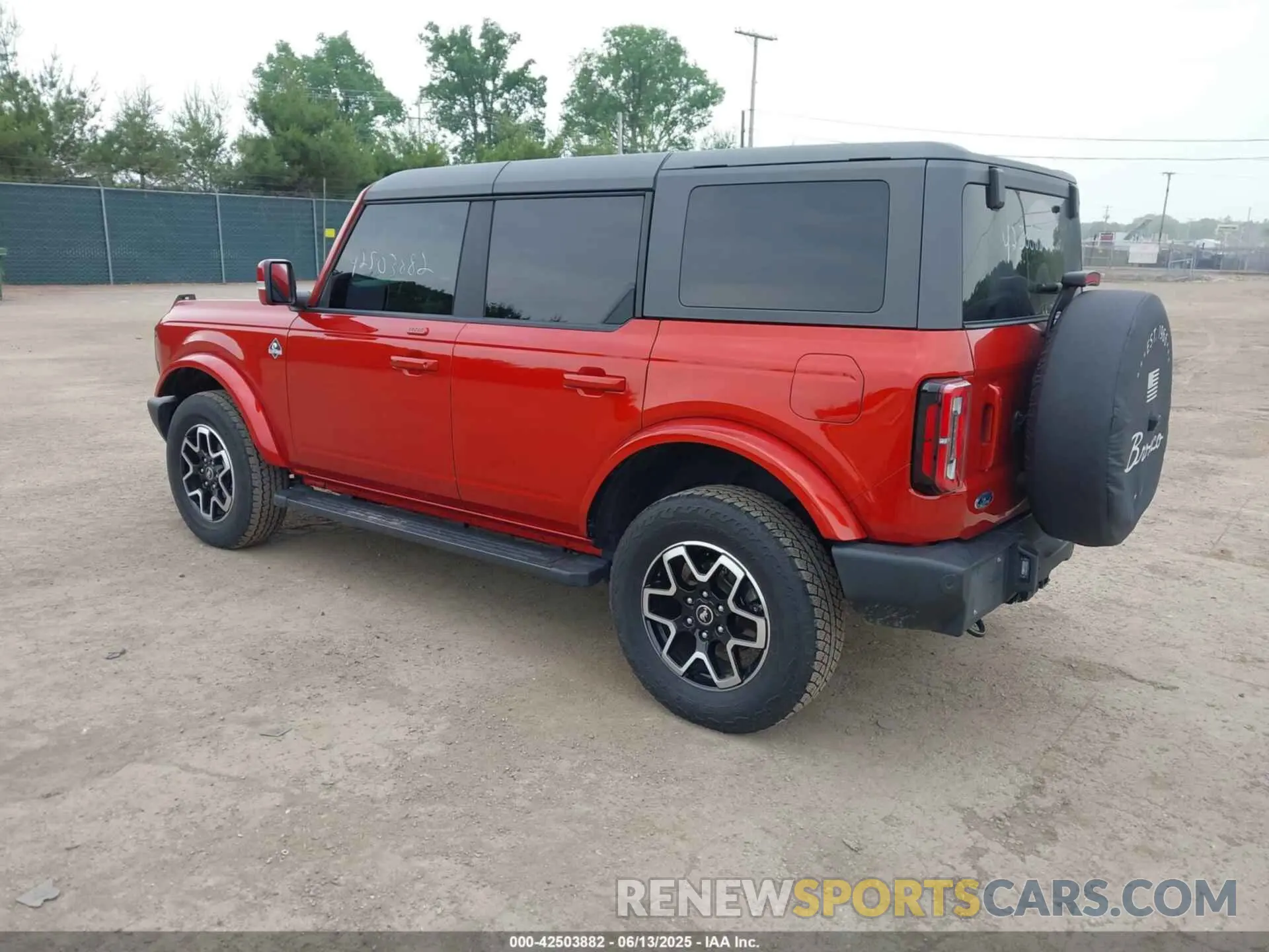 3 Photograph of a damaged car 1FMEE5DP7NLB42889 FORD BRONCO 2022