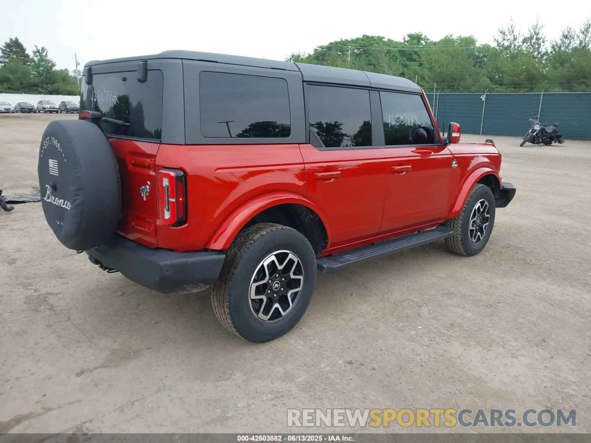 4 Photograph of a damaged car 1FMEE5DP7NLB42889 FORD BRONCO 2022