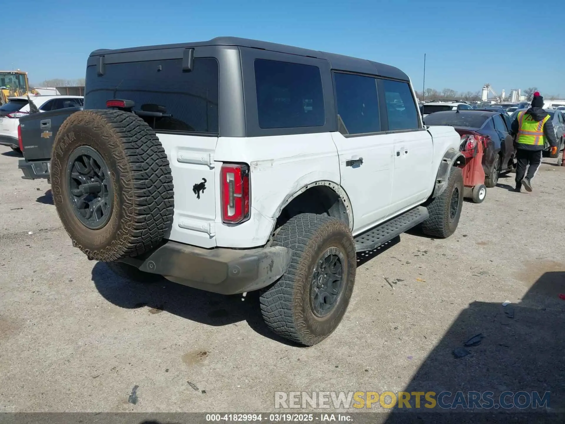 4 Photograph of a damaged car 1FMEE5DP8NLA97039 FORD BRONCO 2022