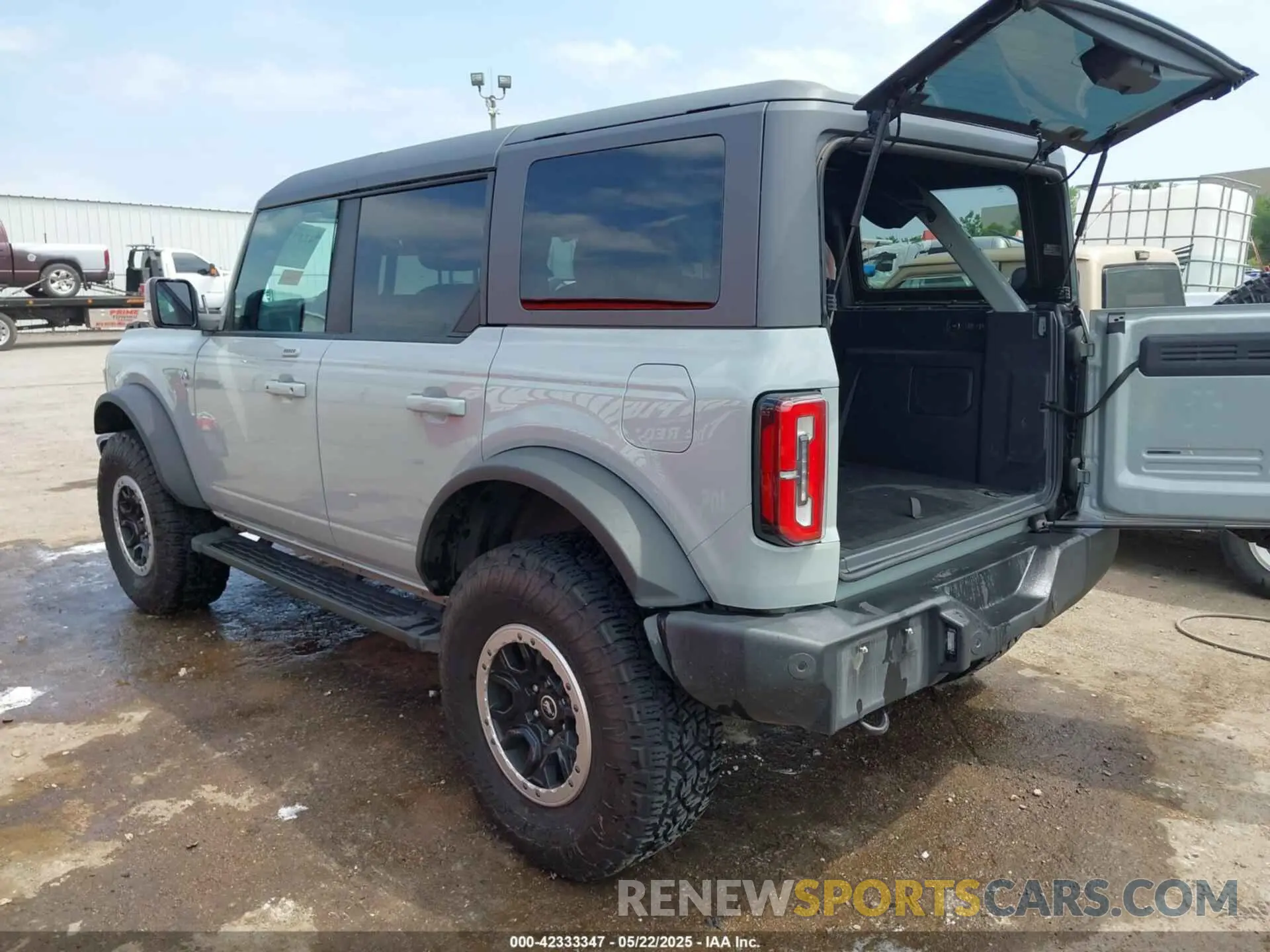 3 Photograph of a damaged car 1FMEE5DPXNLA96815 FORD BRONCO 2022