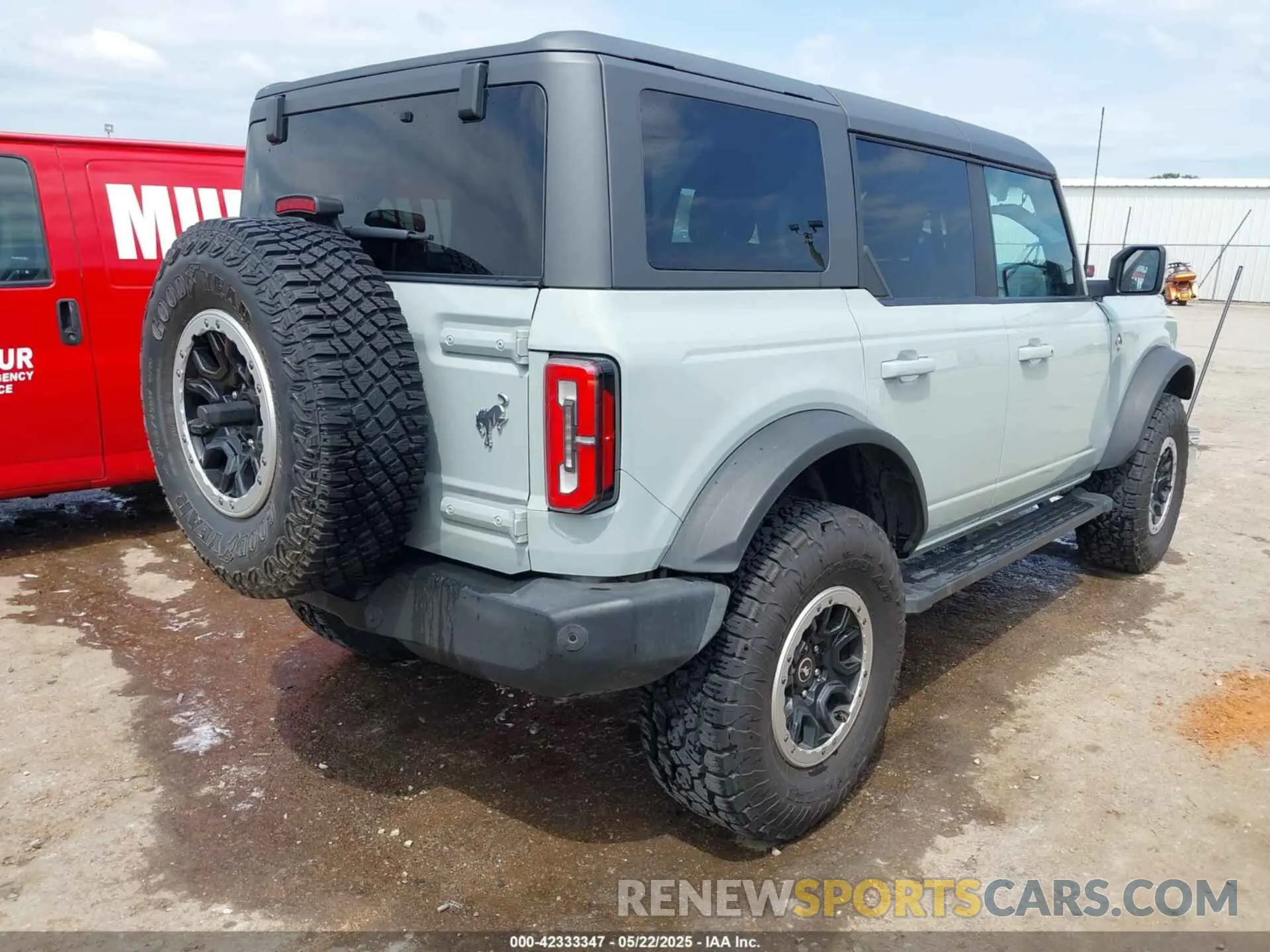 4 Photograph of a damaged car 1FMEE5DPXNLA96815 FORD BRONCO 2022