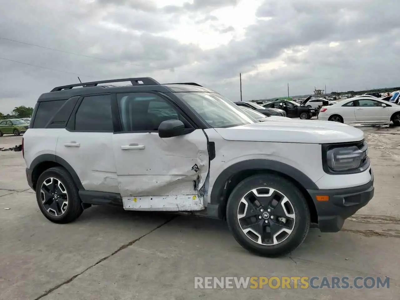4 Photograph of a damaged car 3FMCR9C63NRD18933 FORD BRONCO 2022