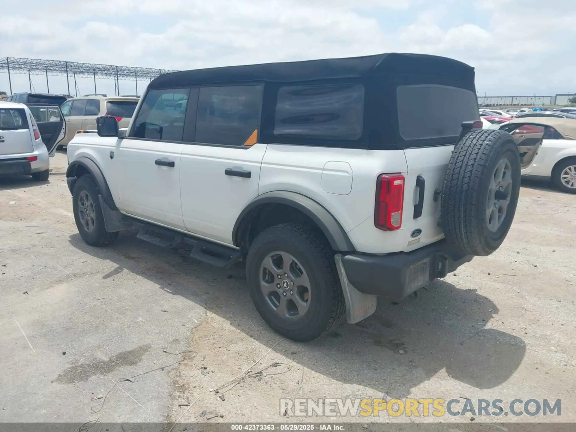 3 Фотография поврежденного автомобиля 1FMDE5BH2PLB19935 FORD BRONCO 2023
