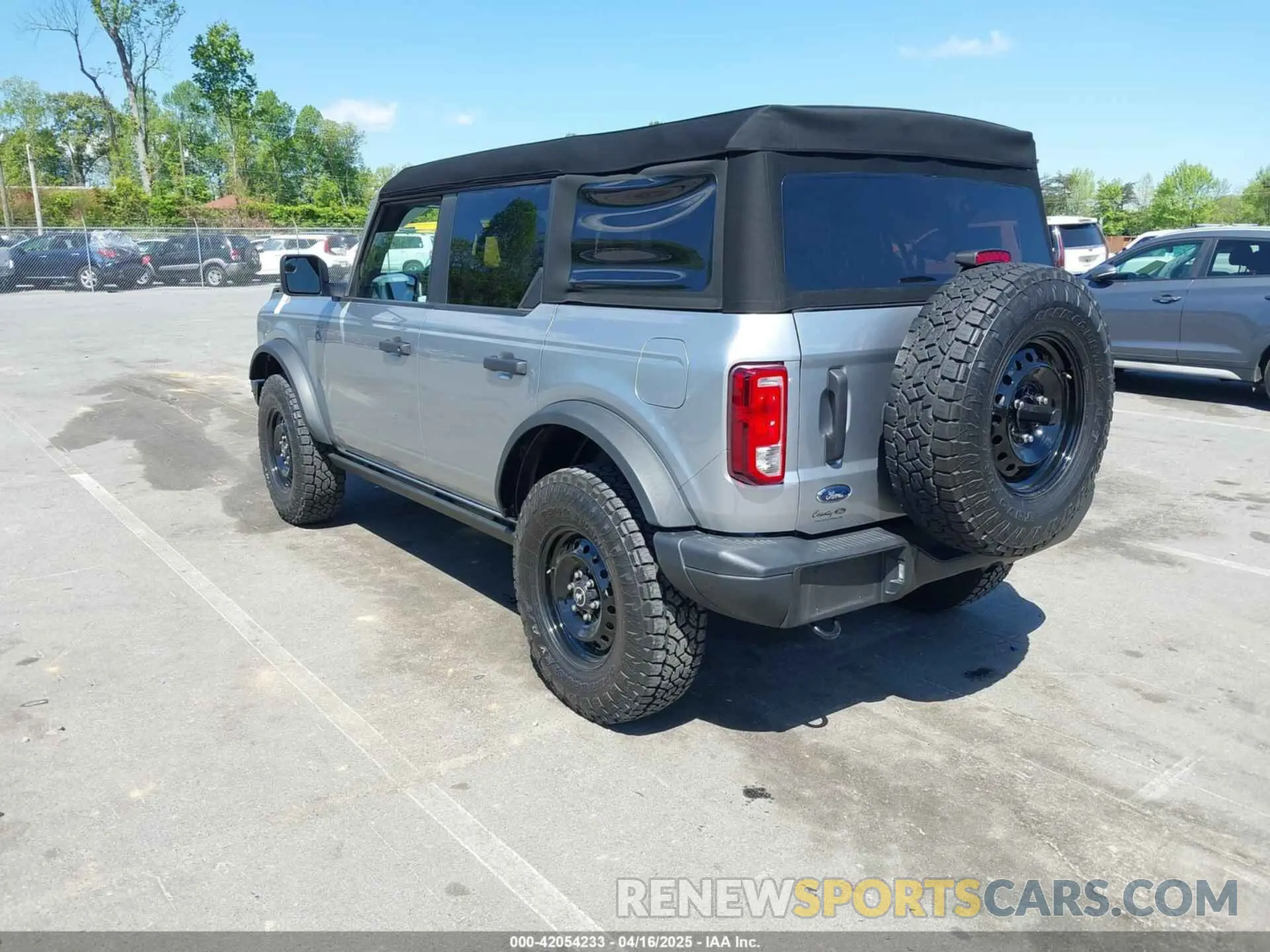 3 Photograph of a damaged car 1FMDE5BH4PLB24666 FORD BRONCO 2023