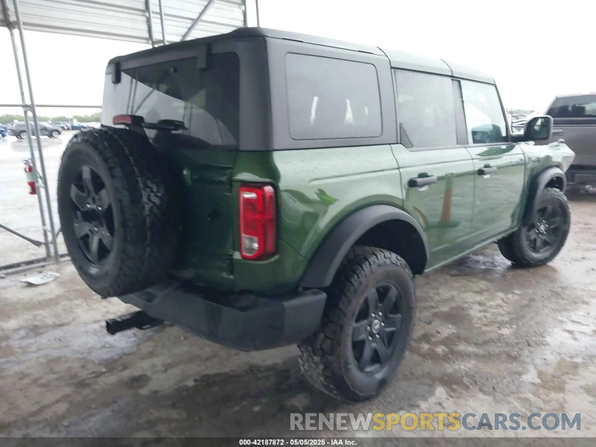 4 Photograph of a damaged car 1FMDE5BH4PLB88500 FORD BRONCO 2023