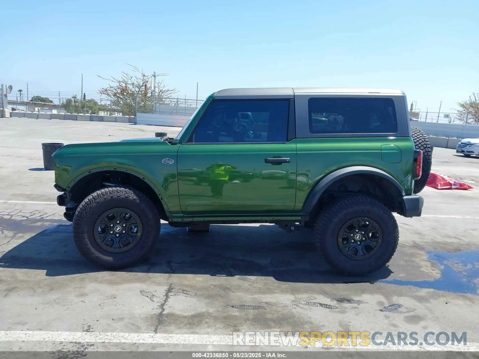 15 Photograph of a damaged car 1FMDE5CP0PLB76561 FORD BRONCO 2023