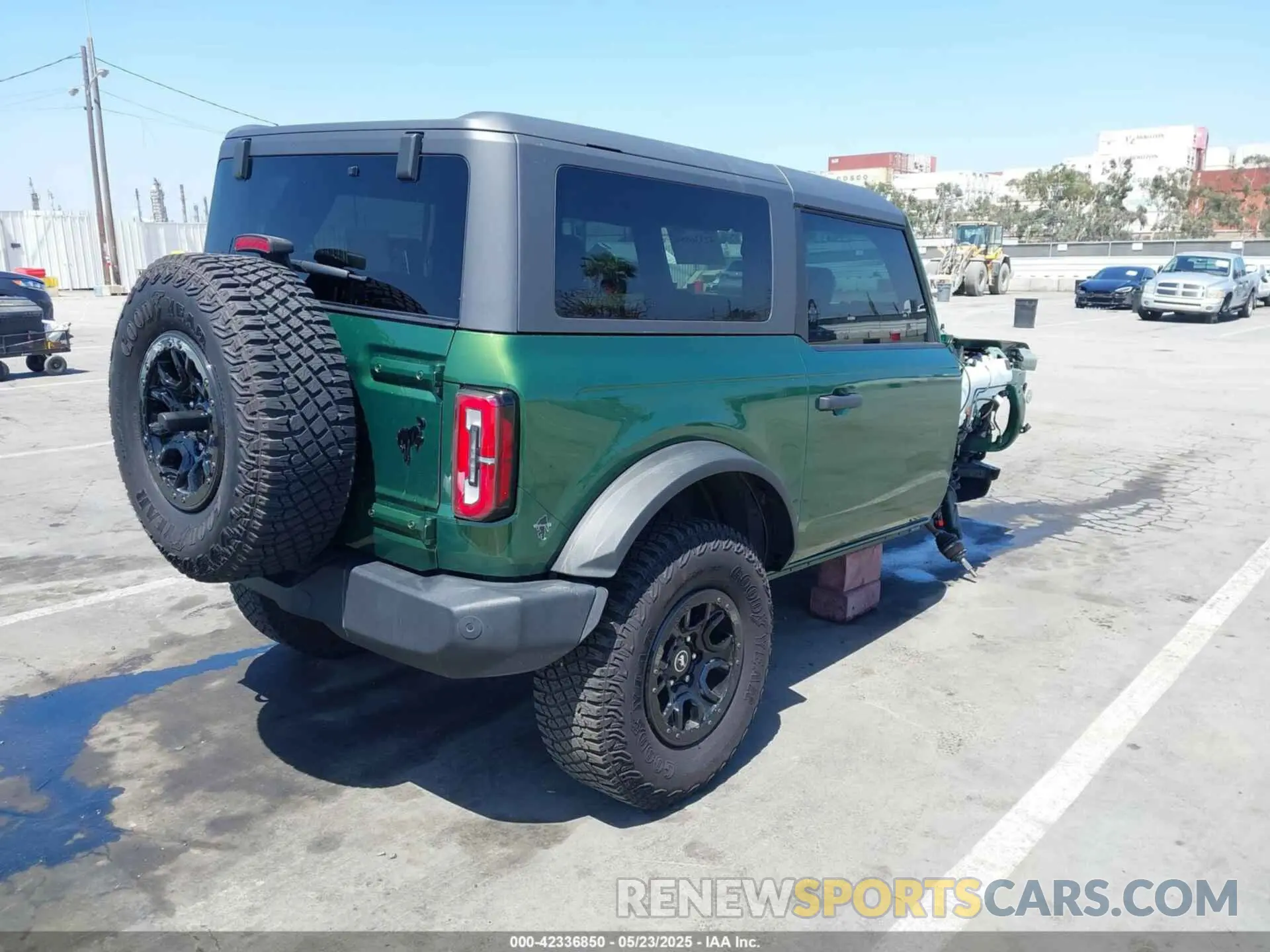 4 Photograph of a damaged car 1FMDE5CP0PLB76561 FORD BRONCO 2023
