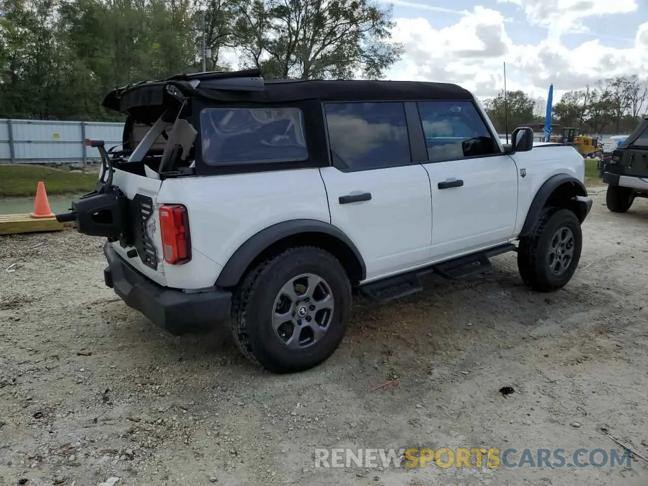 3 Фотография поврежденного автомобиля 1FMEE5BP1PLB15340 FORD BRONCO 2023