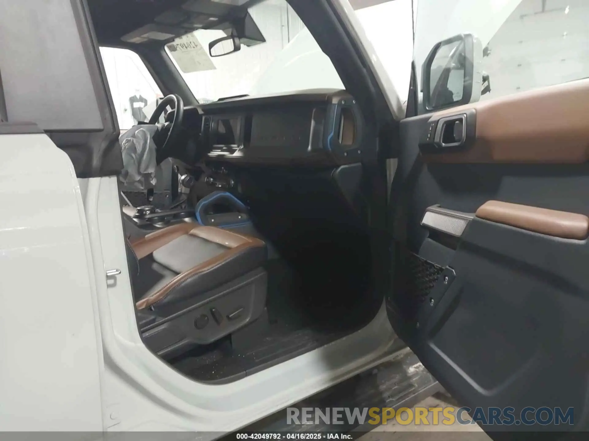 5 Фотография поврежденного автомобиля 1FMEE5BP7PLC09674 FORD BRONCO 2023