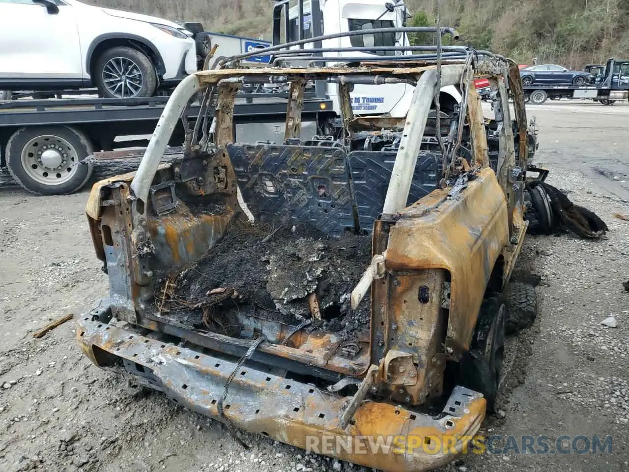3 Фотография поврежденного автомобиля 1FMEE5DH3PLC03568 FORD BRONCO 2023
