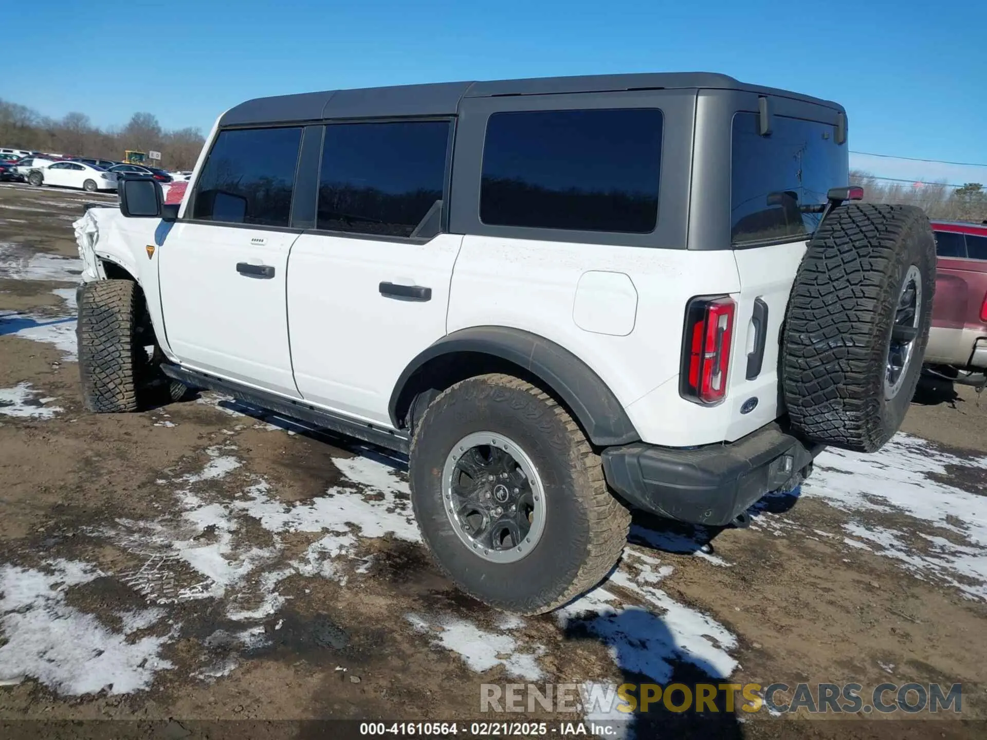 3 Фотография поврежденного автомобиля 1FMEE5DP1PLC08565 FORD BRONCO 2023